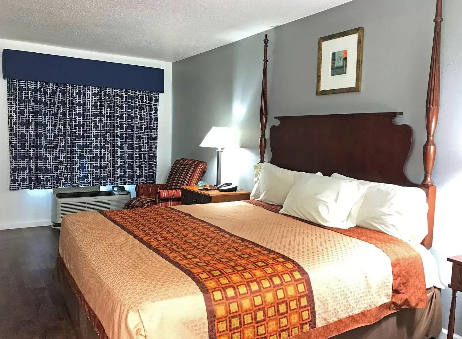 Photo of the whole room, Bed in American Inn & Suites Russellville