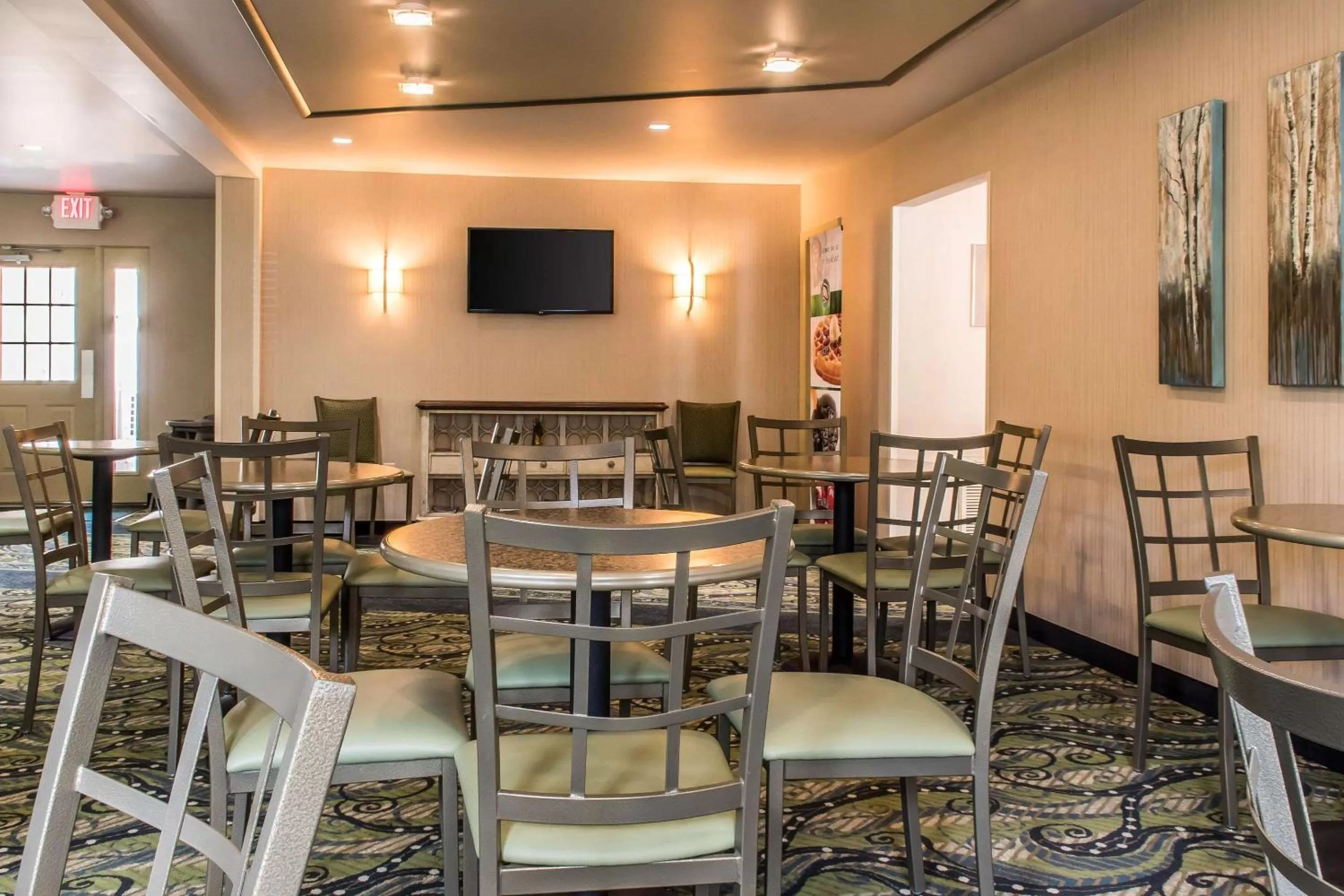 Restaurant/places to eat in Quality Inn