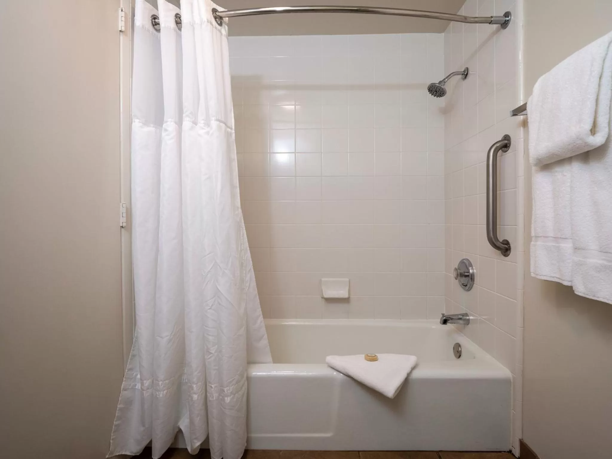 Bath in The Lodge at Riverside