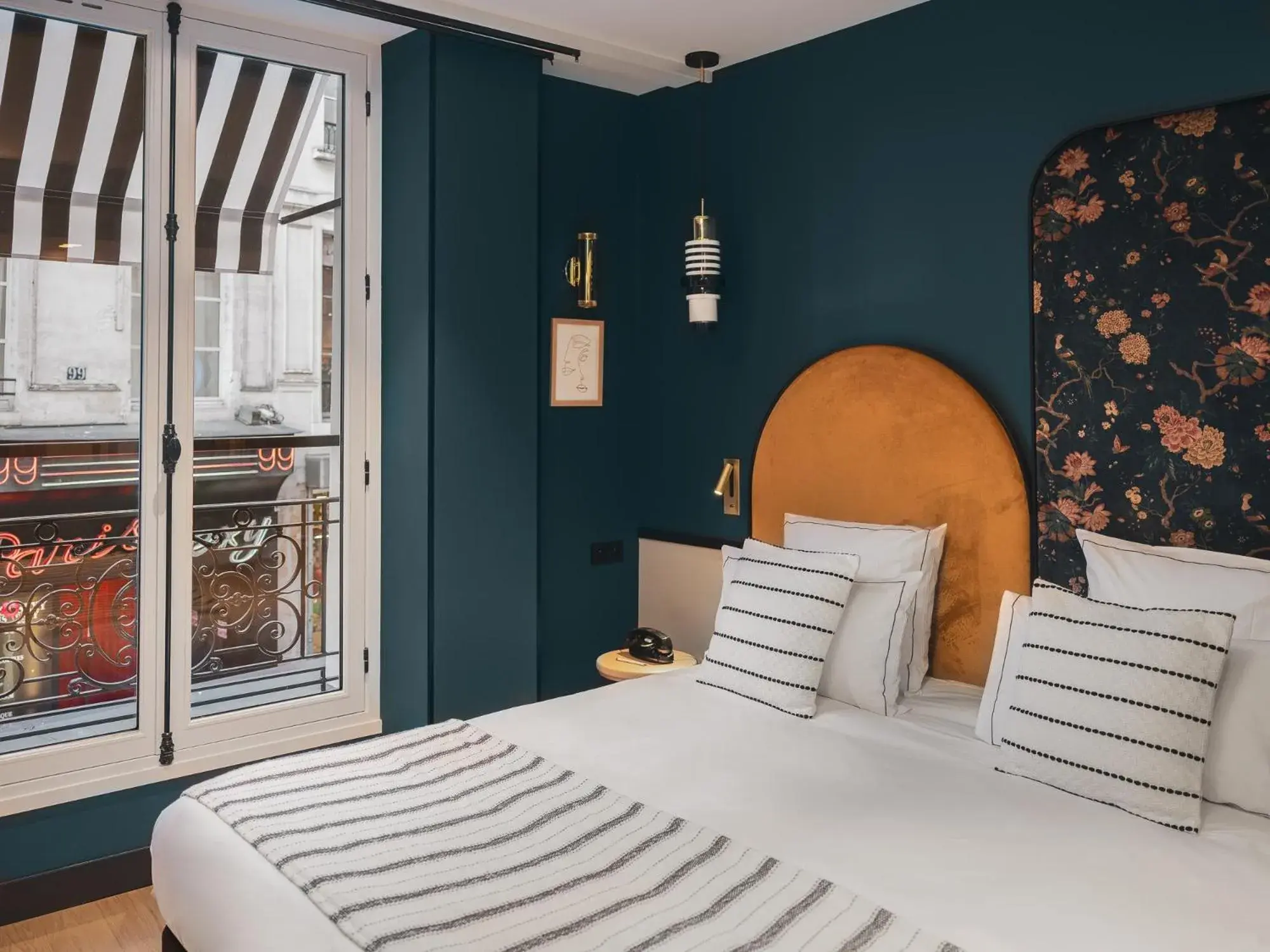 Bed in Dandy Hotel & Kitchen Bed in Dandy Hotel & Kitchen