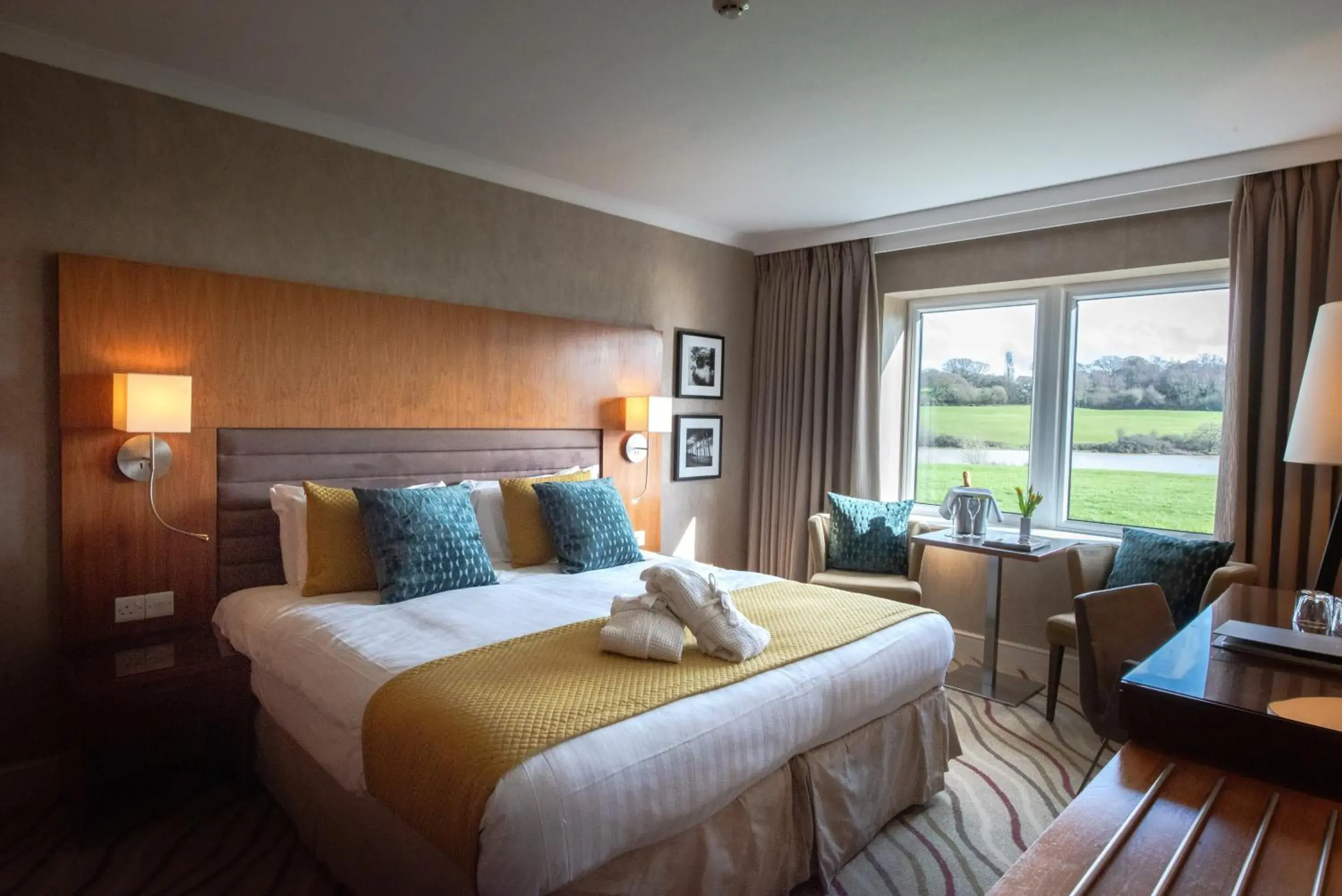 Executive Double or Twin Room with Lake View in Lakeside Park Hotel & Spa Executive Double or Twin Room with Lake View in Lakeside Park Hotel & Spa