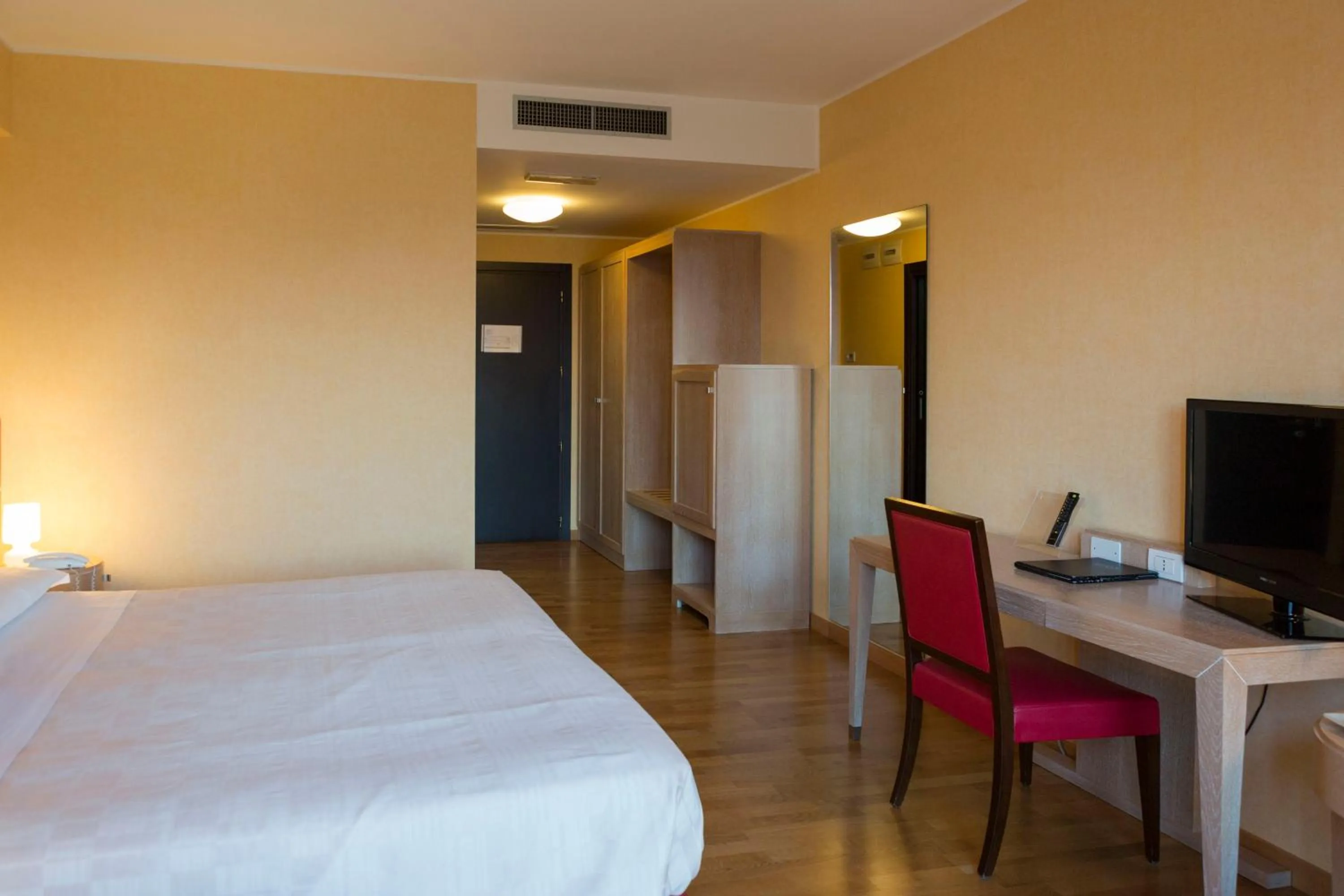 Photo of the whole room, Bed in Klass Hotel