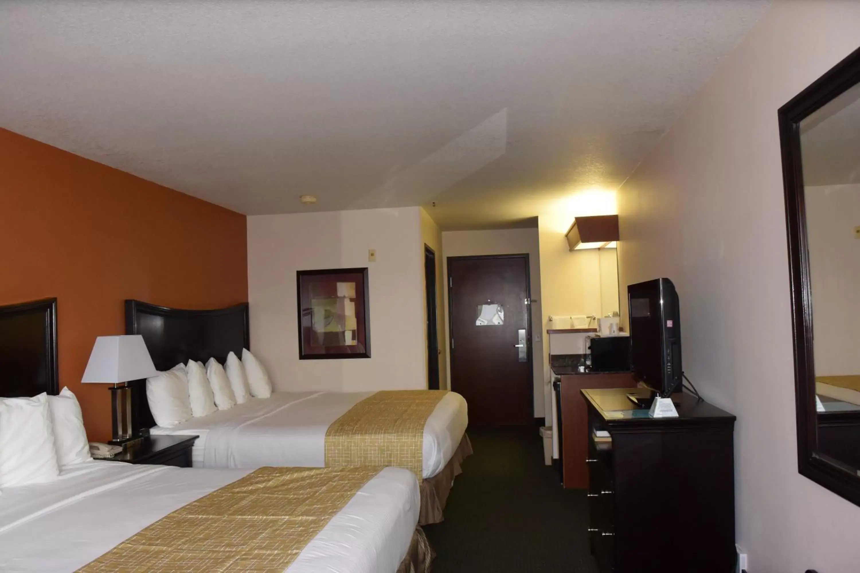 Photo of the whole room in Travelodge by Wyndham, Newberg