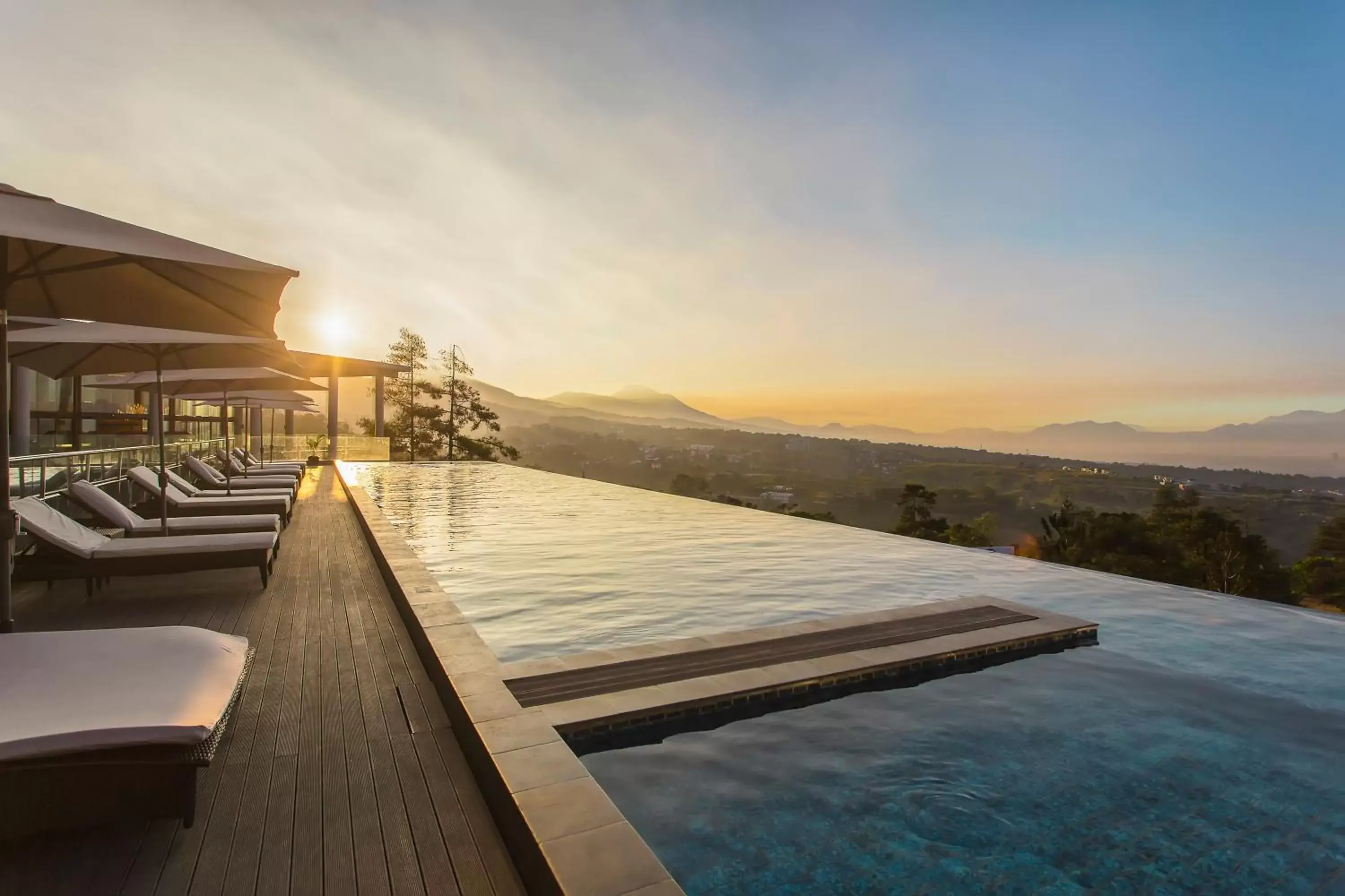 Swimming Pool in Swiss-Belresort Dago Heritage