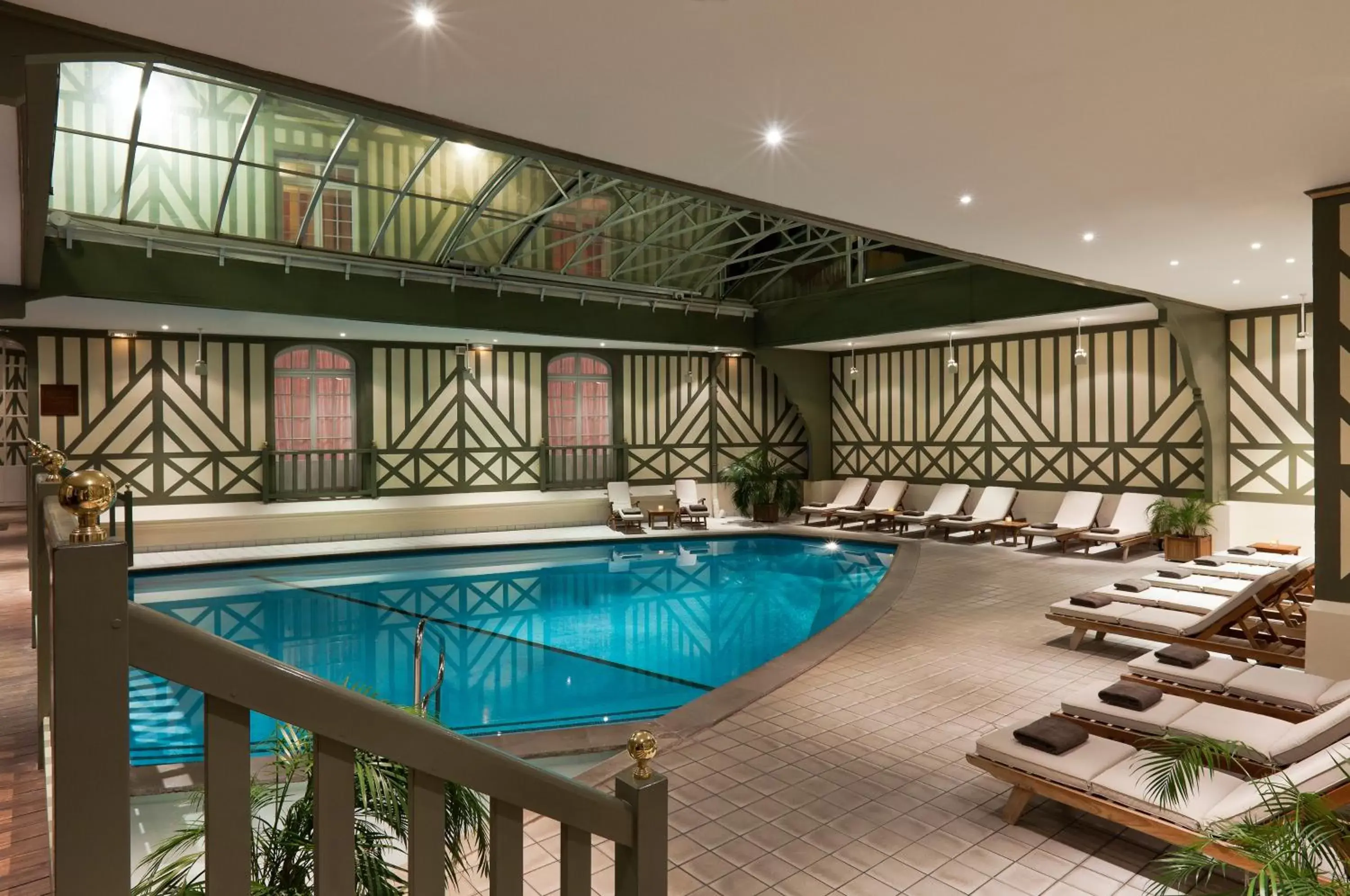 Swimming Pool in Hôtel Barrière Le Normandy