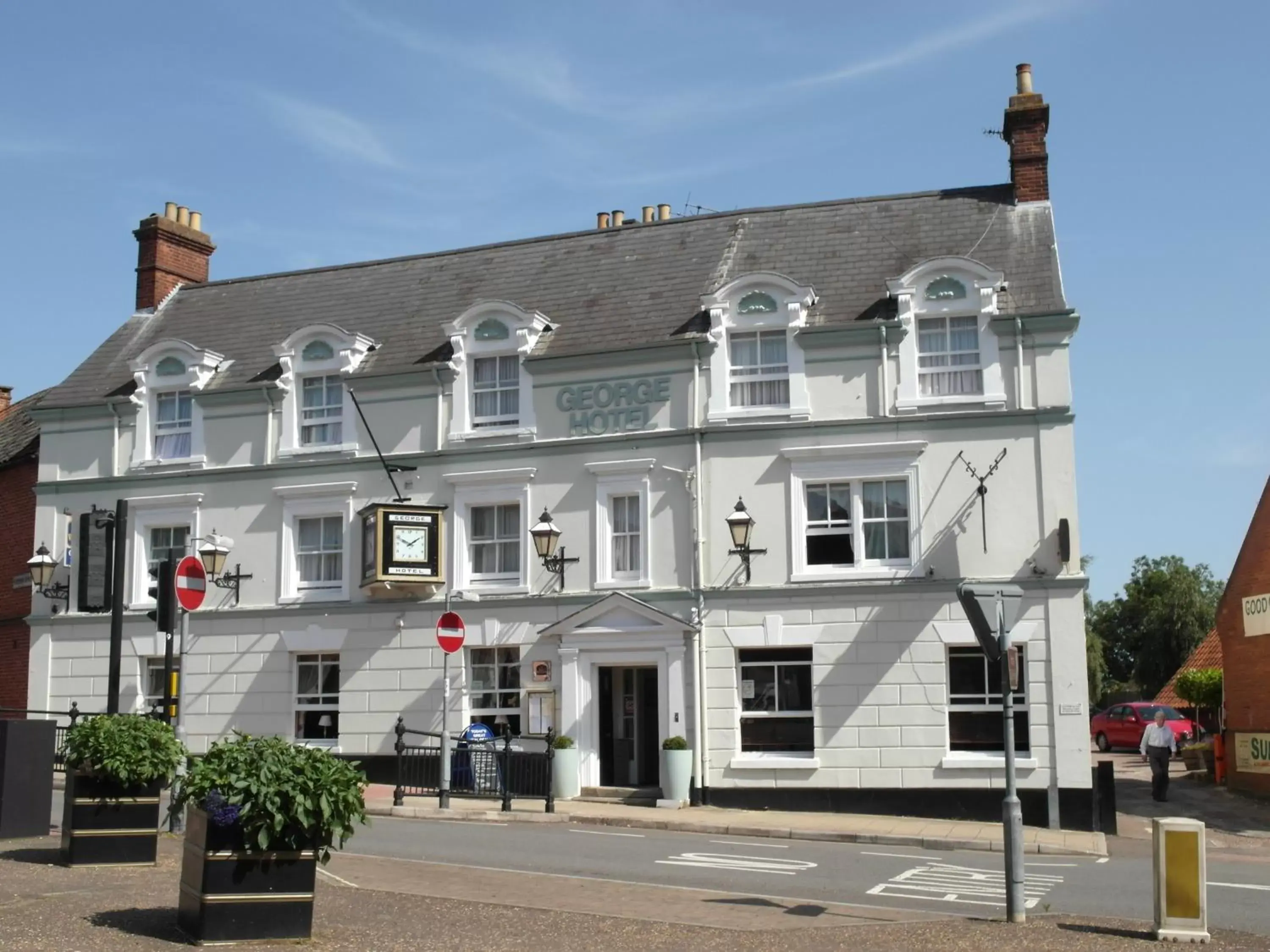 Facade/entrance, Property Building in Best Western The George Hotel, Swaffham