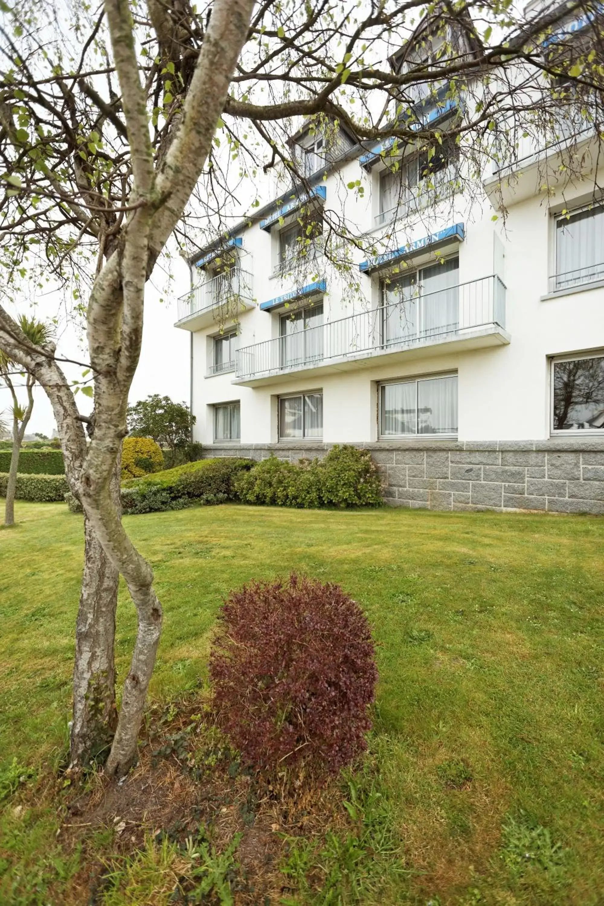 Facade/entrance, Property Building in The Originals City, Hôtel Armen Le Triton, Roscoff (Inter-Hotel)