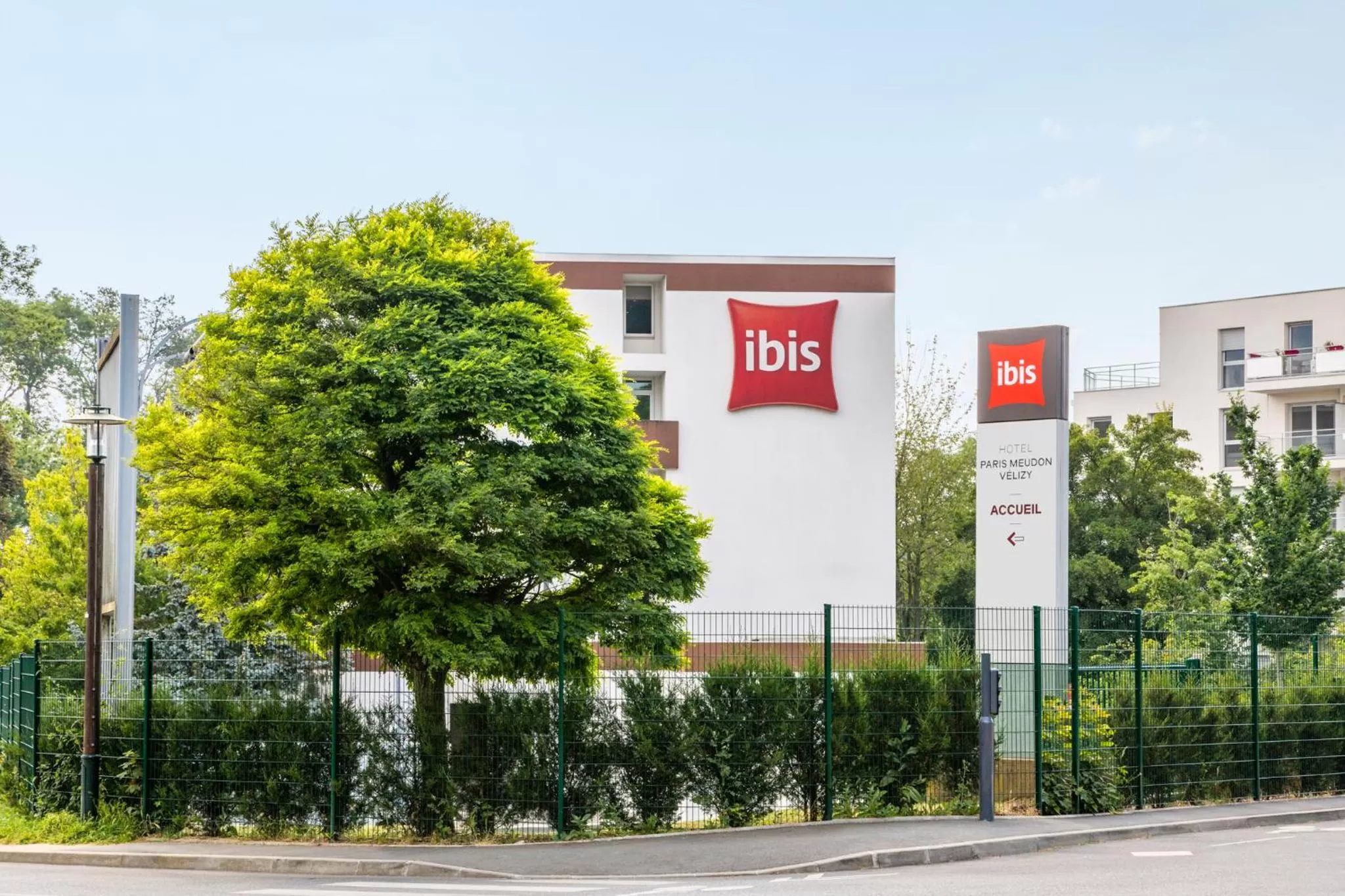 Facade/entrance in ibis Paris Meudon Velizy