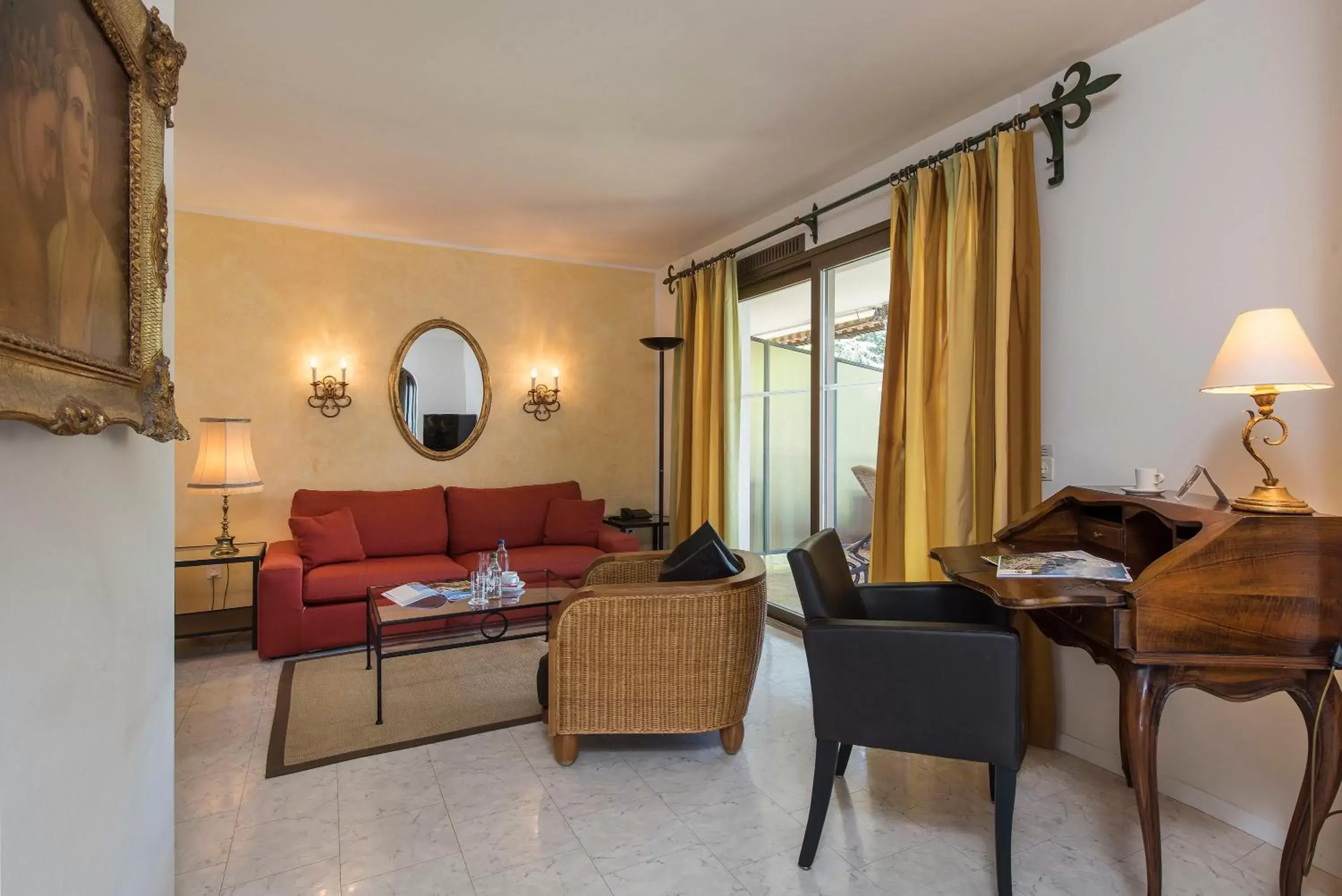 Living room, Seating Area in Suiten-Hotel Sunstar Brissago