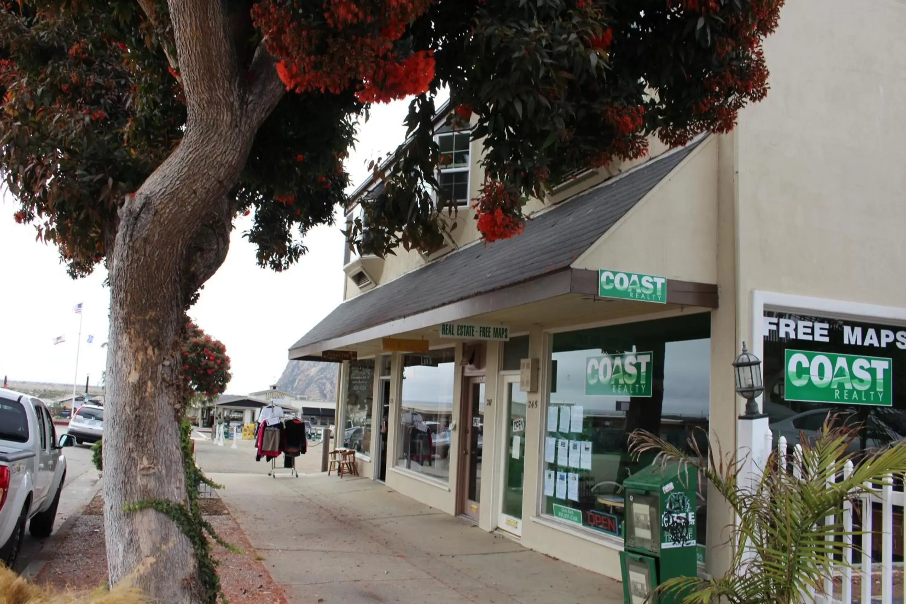 On-site shops, Facade/Entrance in Sea Air Inn & Suites - Downtown - Restaurant Row