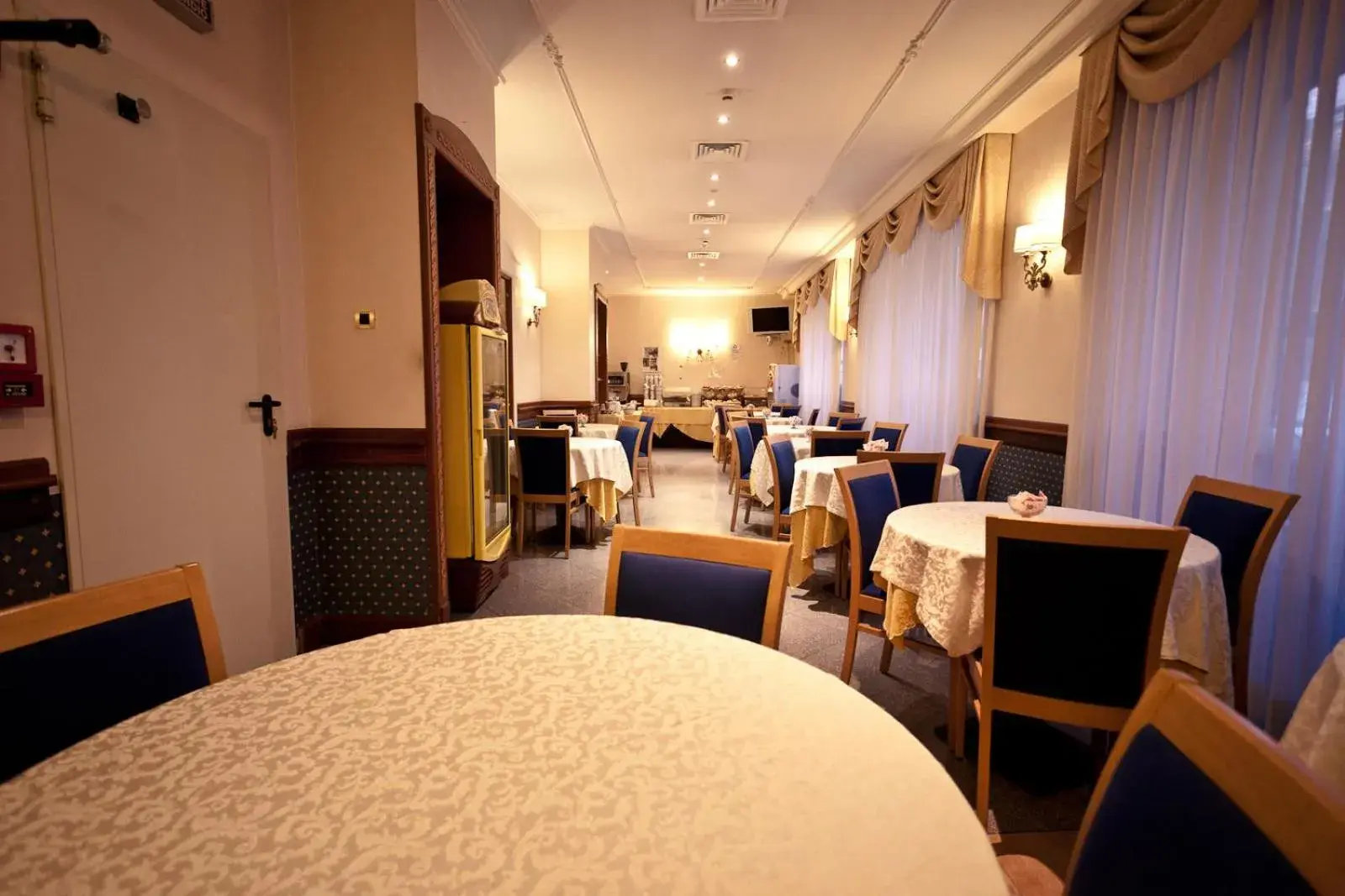 Restaurant/Places to Eat in Hotel Ambra Palace