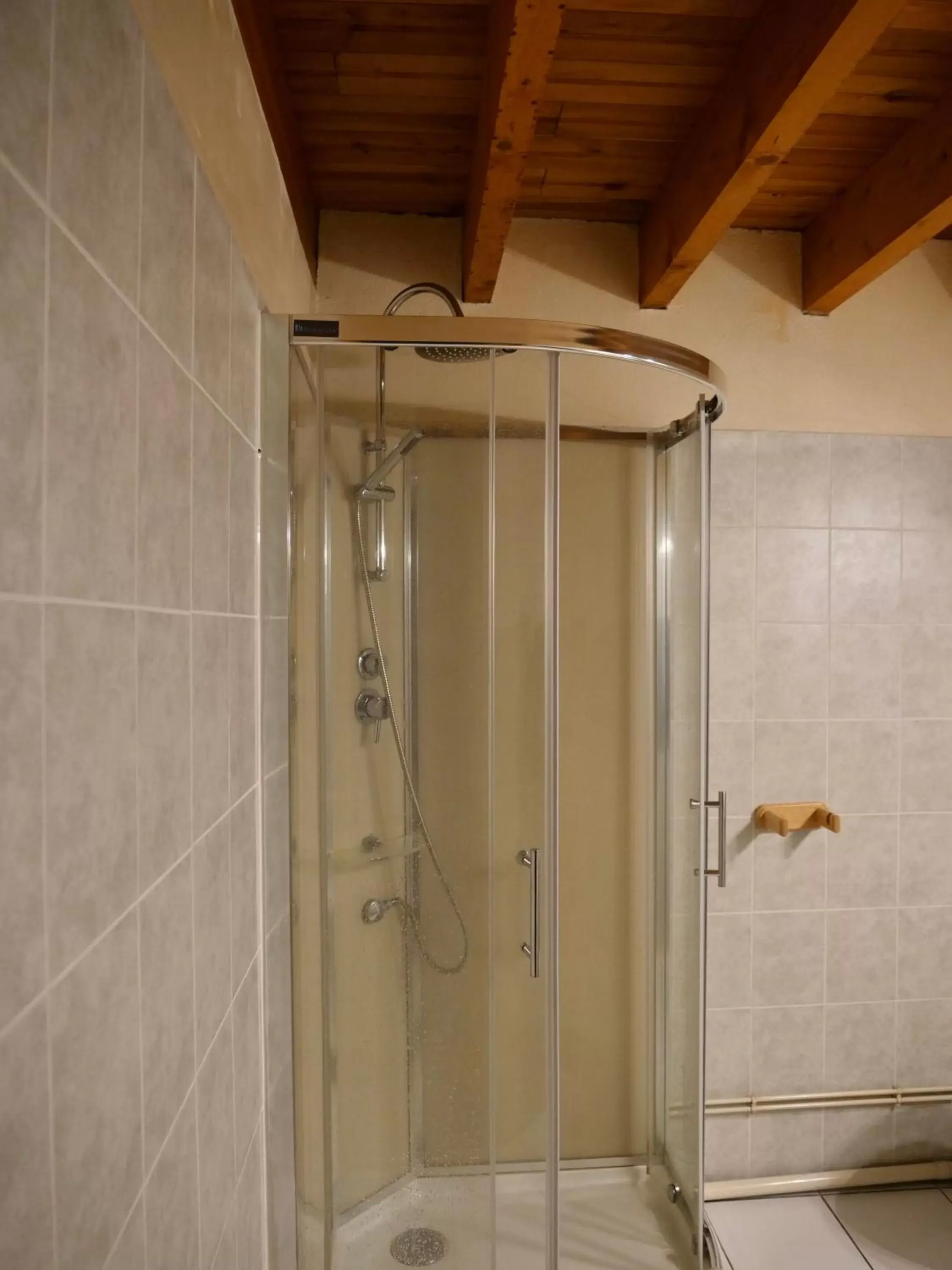 Shower, Bathroom in Domaine du Cellier de la Couronne