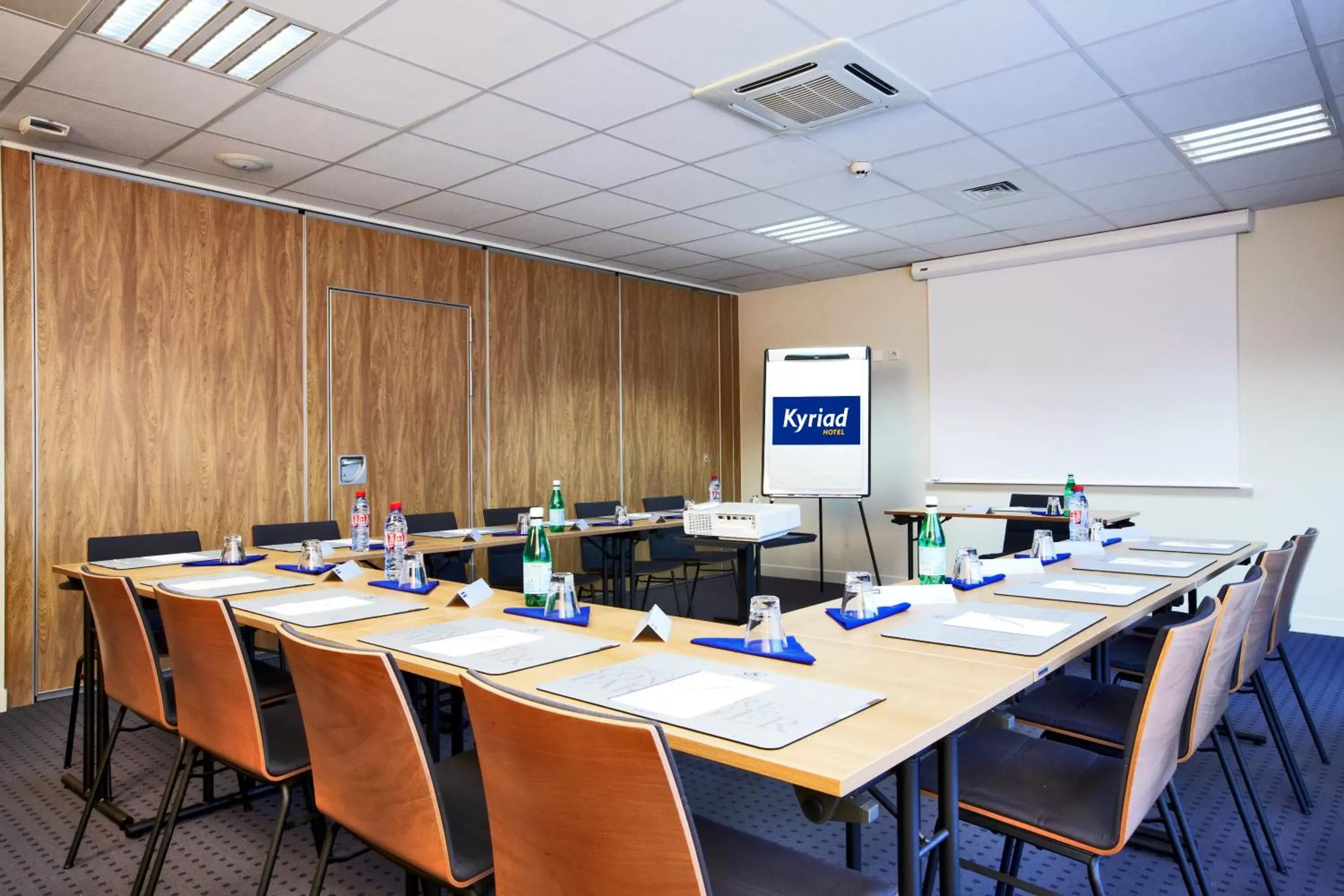 Business facilities in Kyriad La Rochelle Centre - Les Minimes