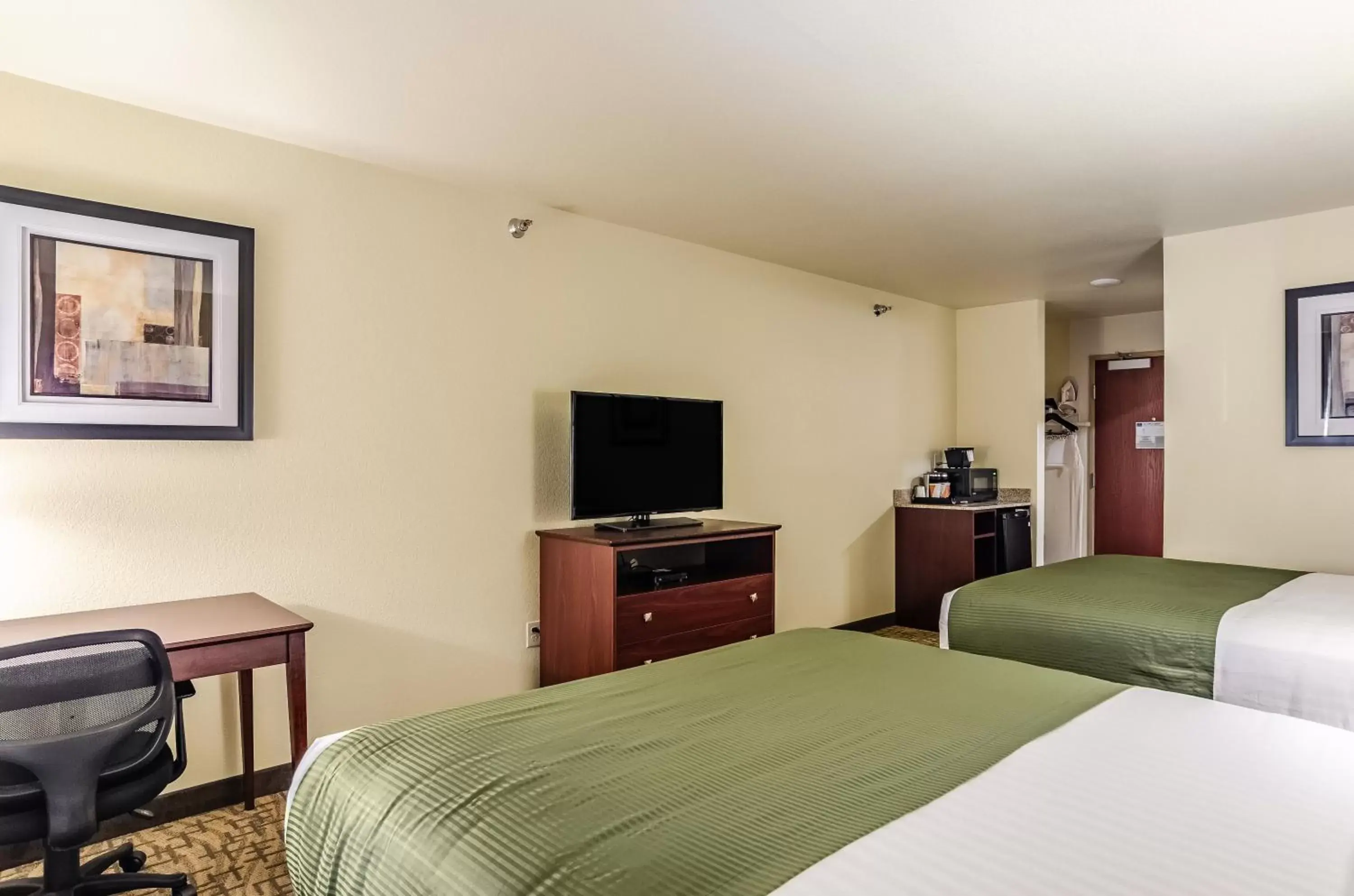 Bed in Cobblestone Hotel & Suites - Gering/Scottsbluff