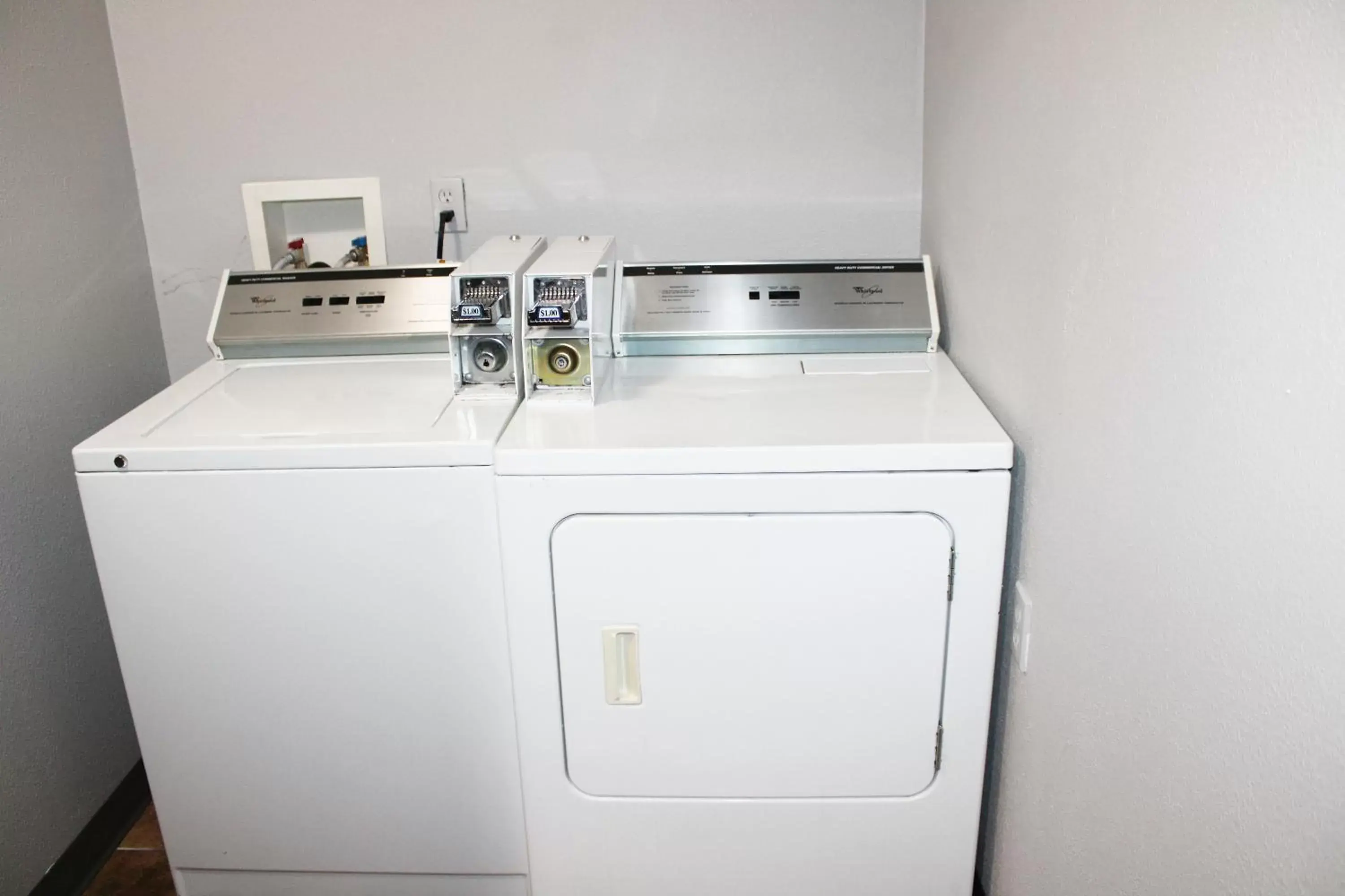 laundry, Kitchen/Kitchenette in Greenlight Inn & Suites St James