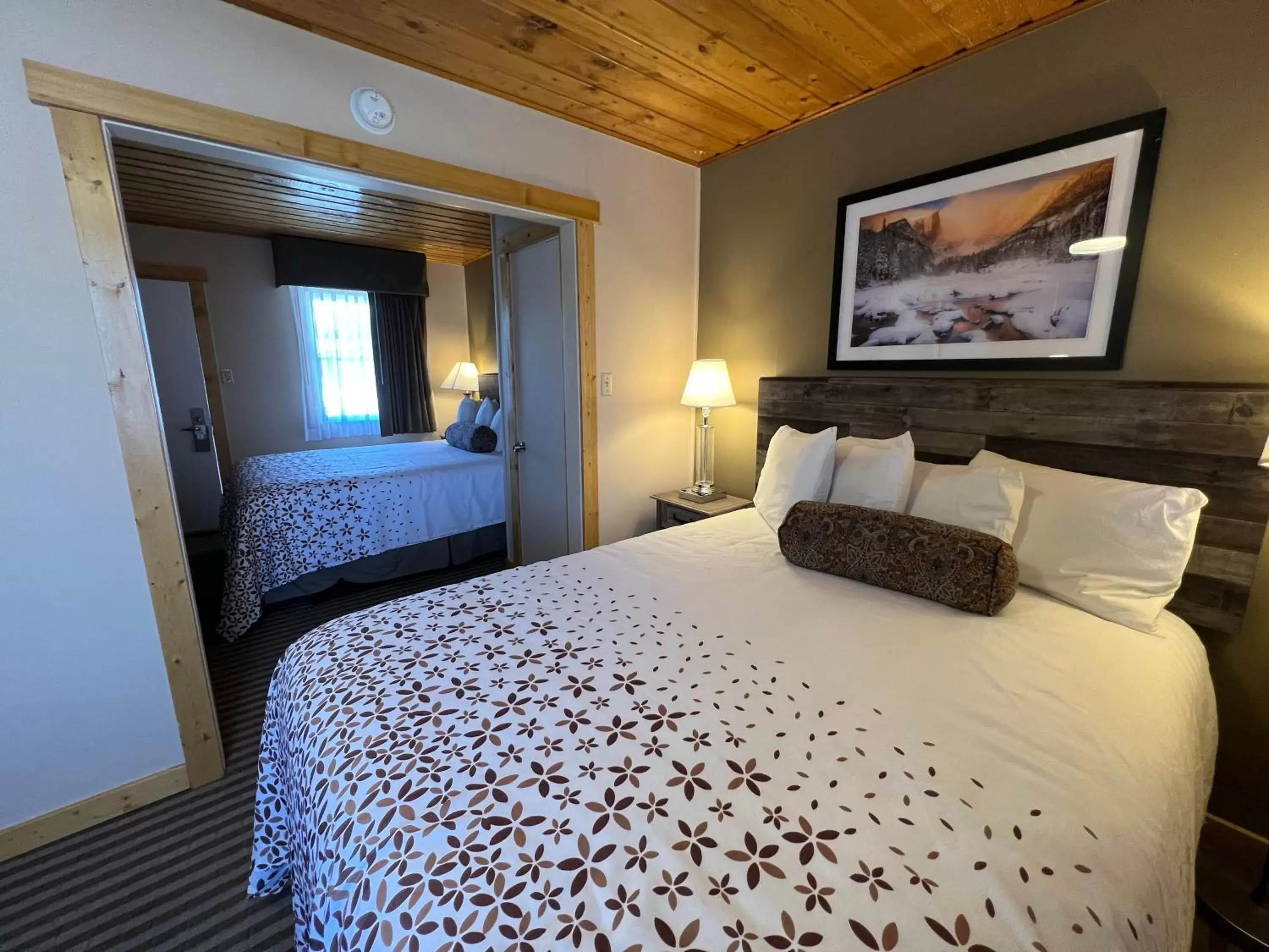 Bed in Estes Mountain Inn