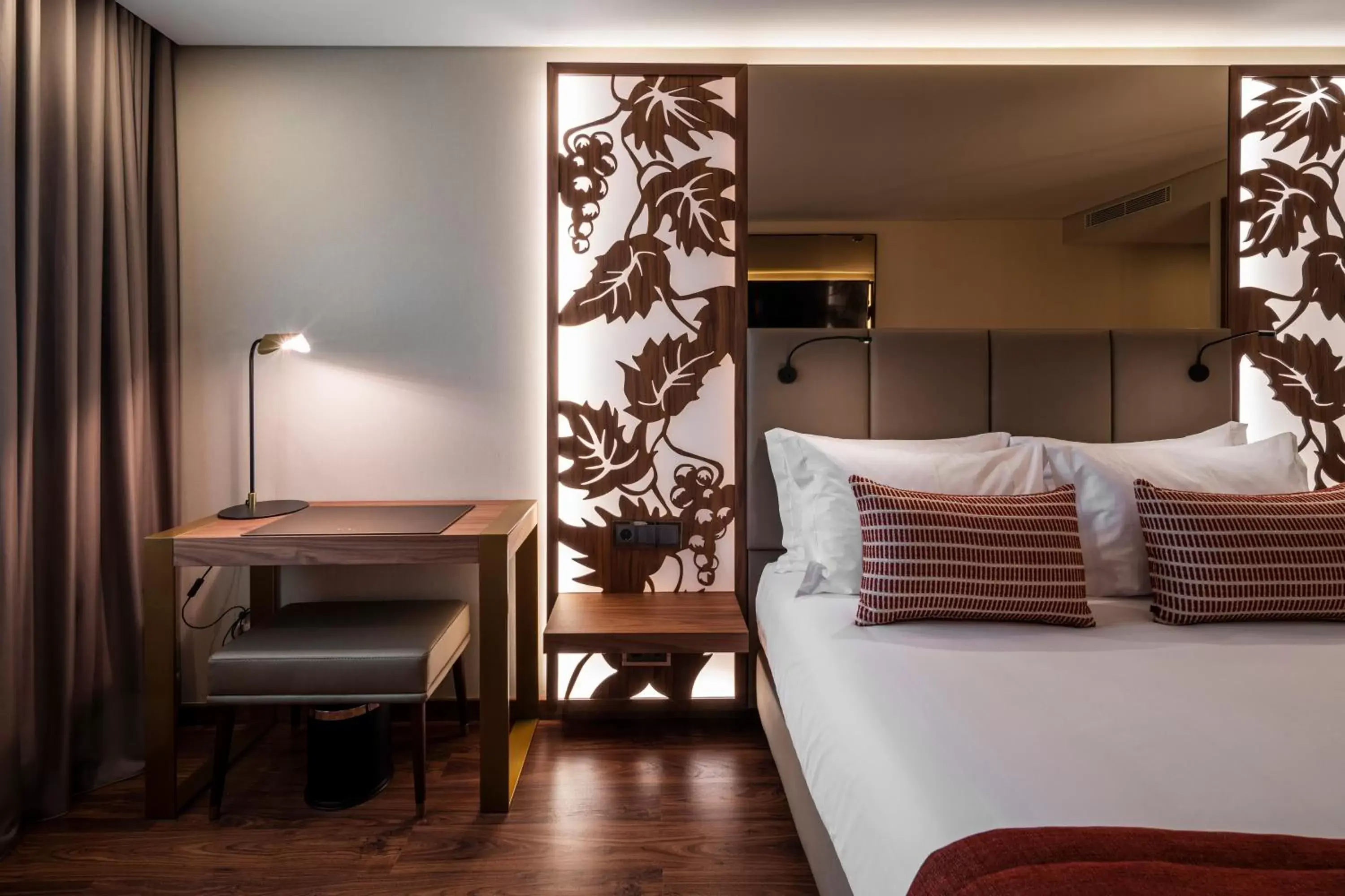 Bedroom, Bed in TURIM Oporto Hotel