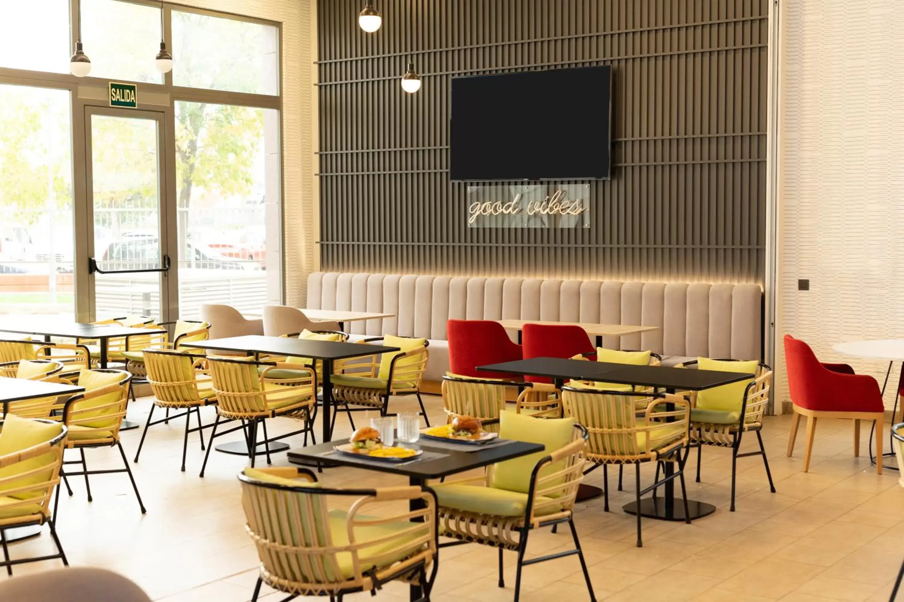Restaurant/places to eat, Lounge/Bar in Ramada by Wyndham Madrid Getafe