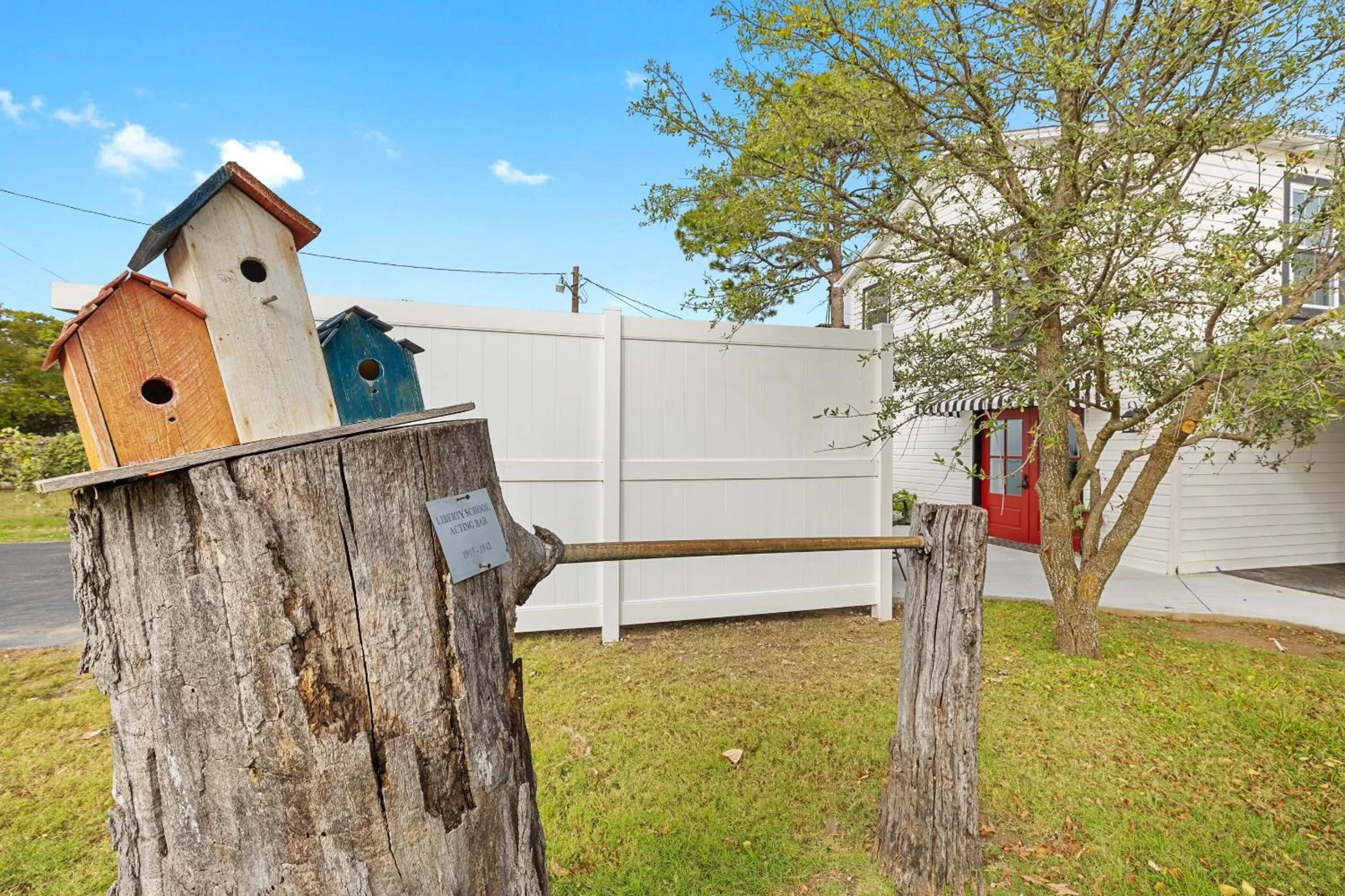 Garden view in The Old Liberty Schoolhouse