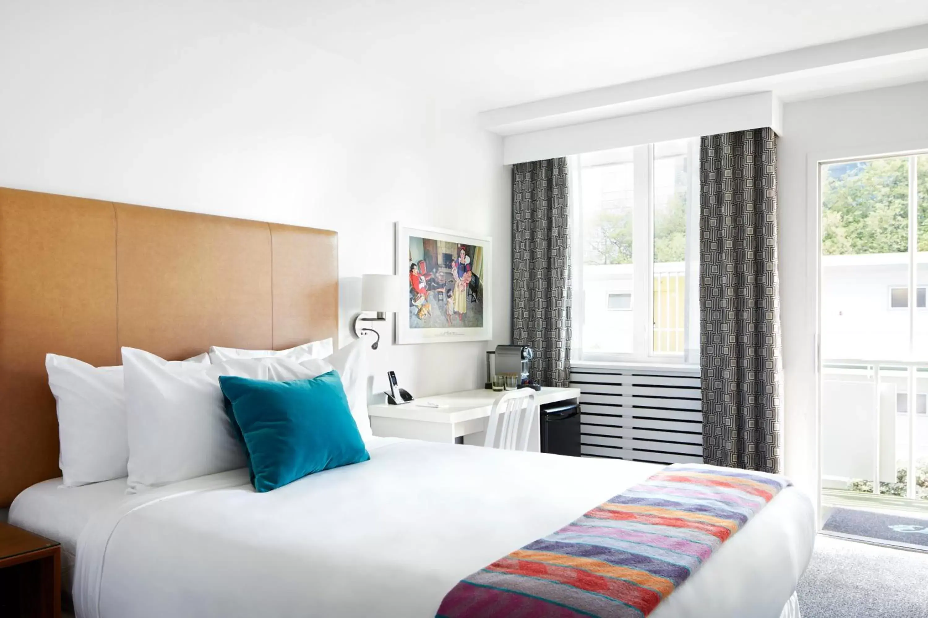 Photo of the whole room, Bed in The Burrard Photo of the whole room, Bed in The Burrard