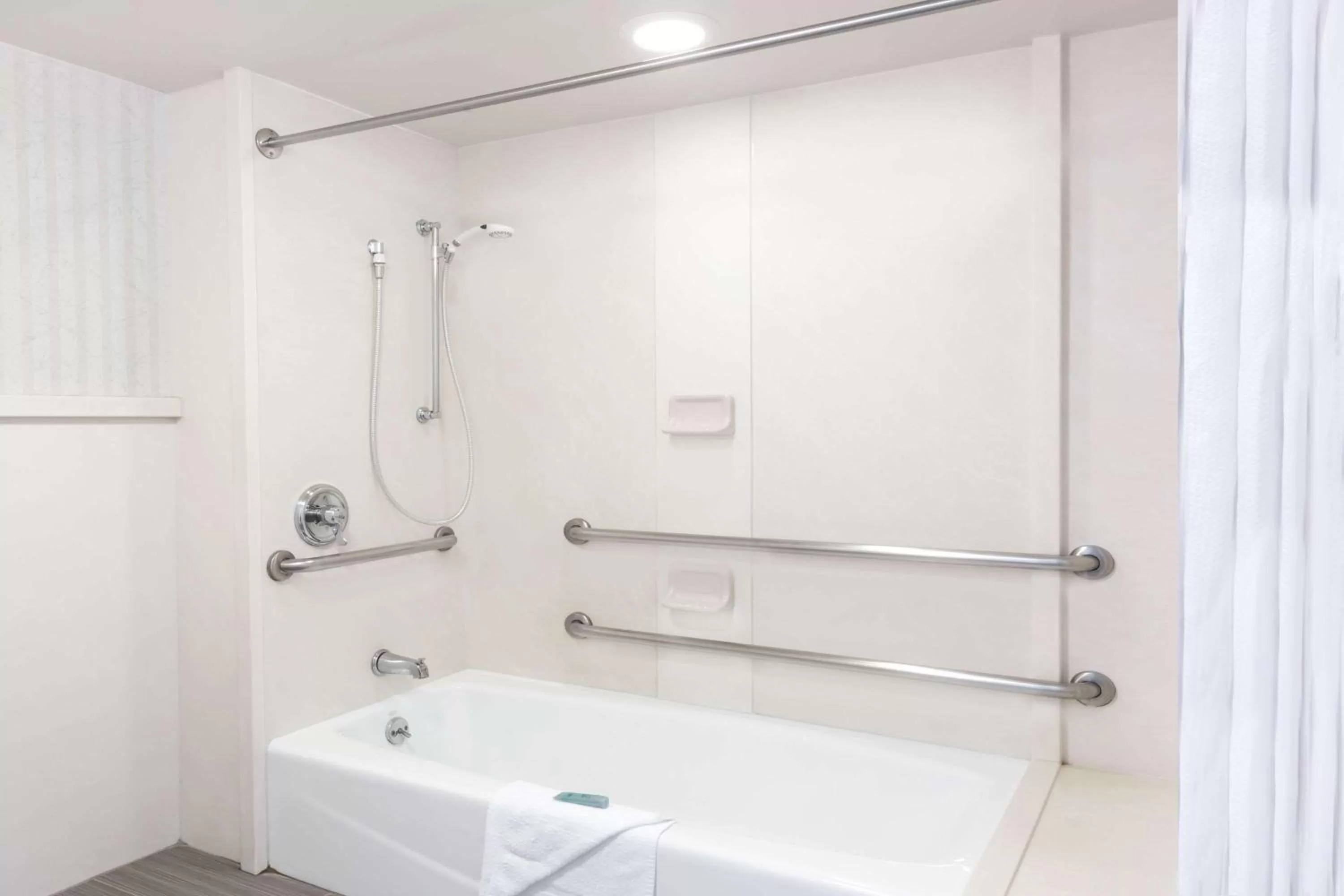 Bathroom in Uptown Oasis San Jose Airport & Silicon Valley