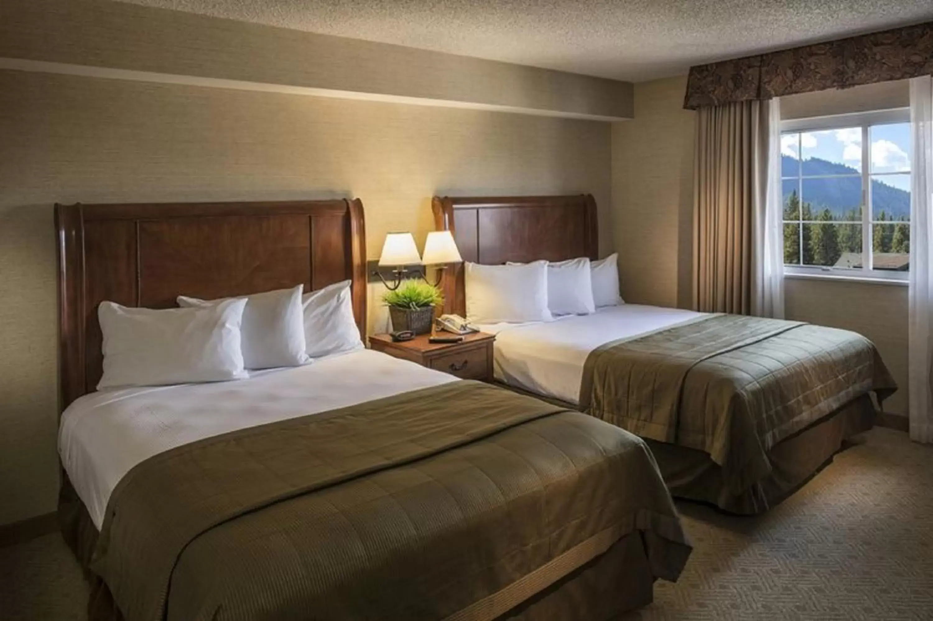 Bedroom, Bed in Lake Tahoe Resort Hotel