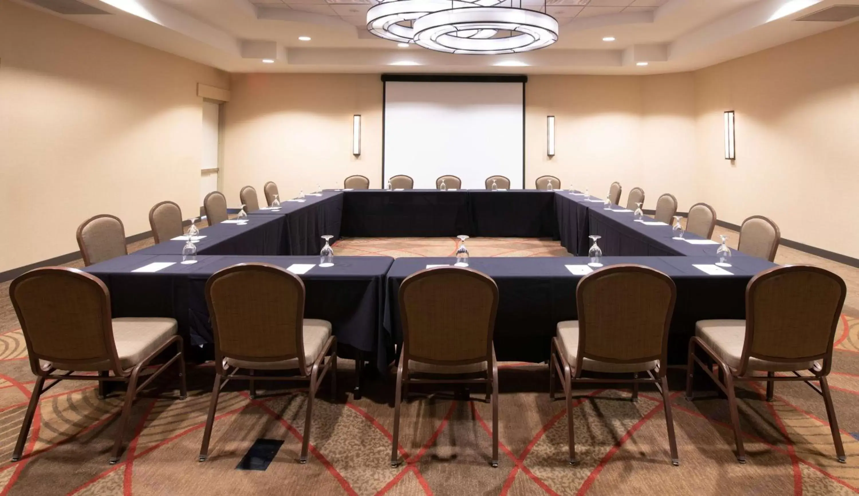 Meeting/conference room in DoubleTree Hotel & Suites Charleston Airport