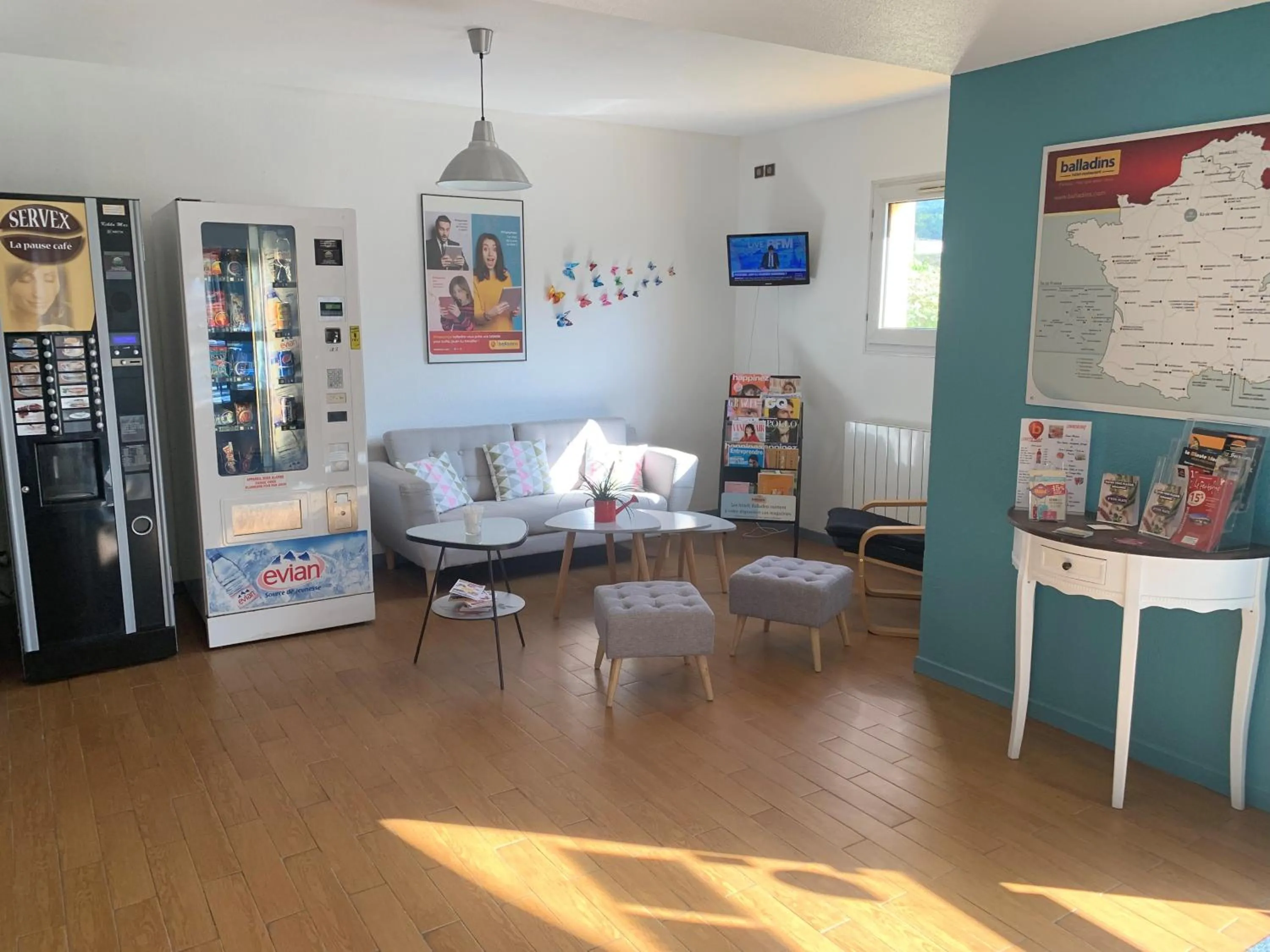 Living room in initial by balladins Tours Sud