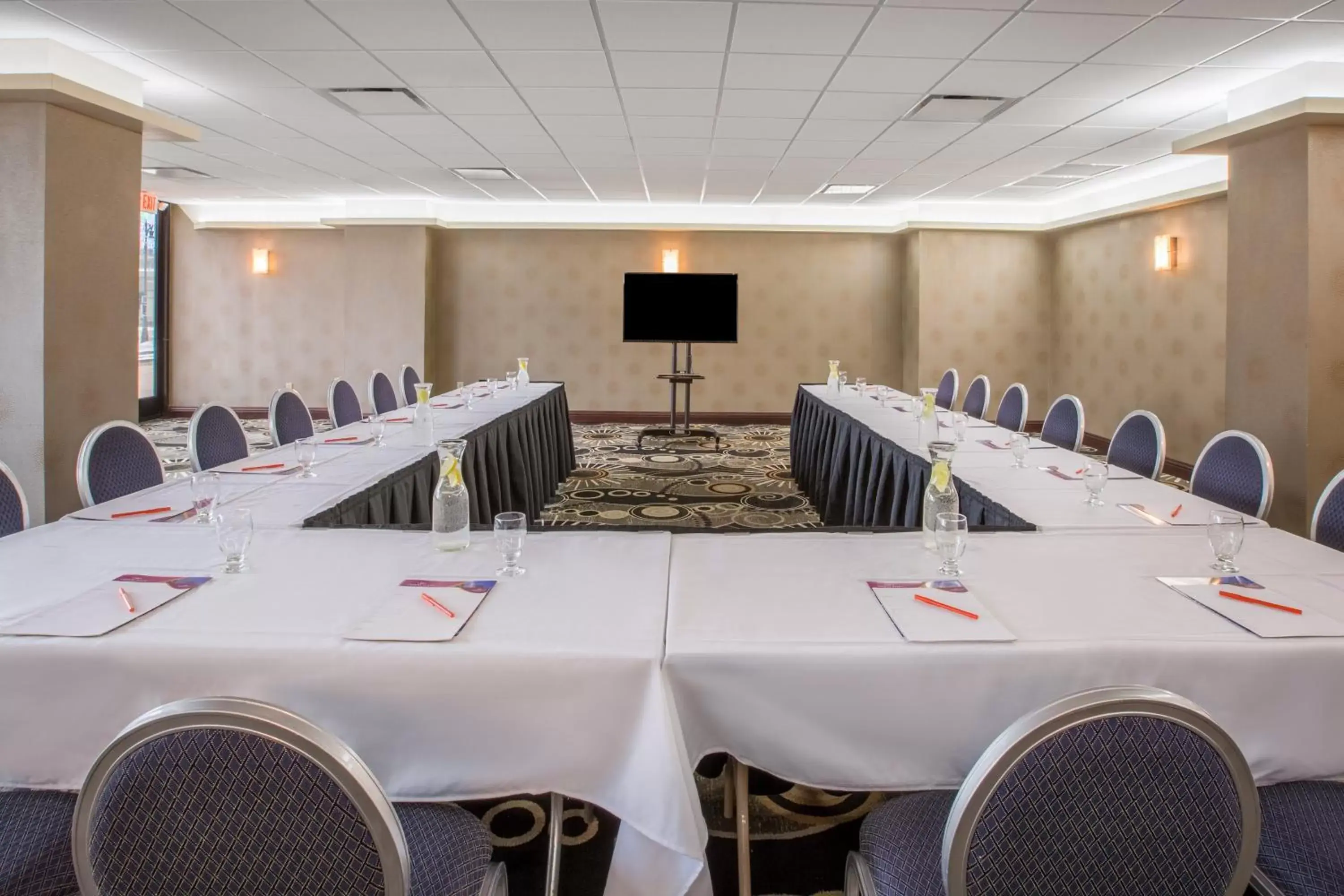 Meeting/conference room in Fort Pontchartrain Detroit, a Wyndham Hotel