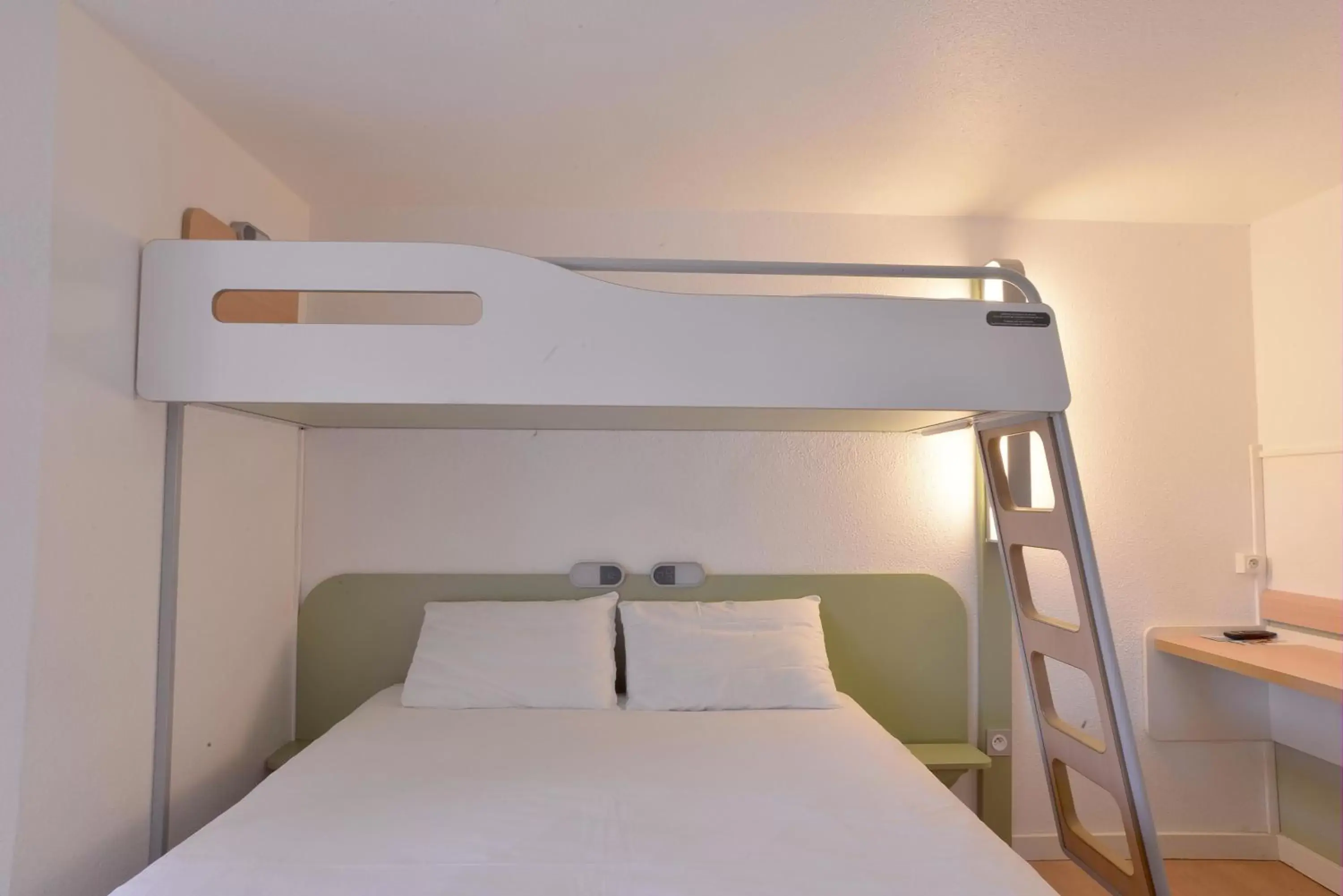 Bed, Bunk Bed in Ibis budget Saint-Étienne stade
