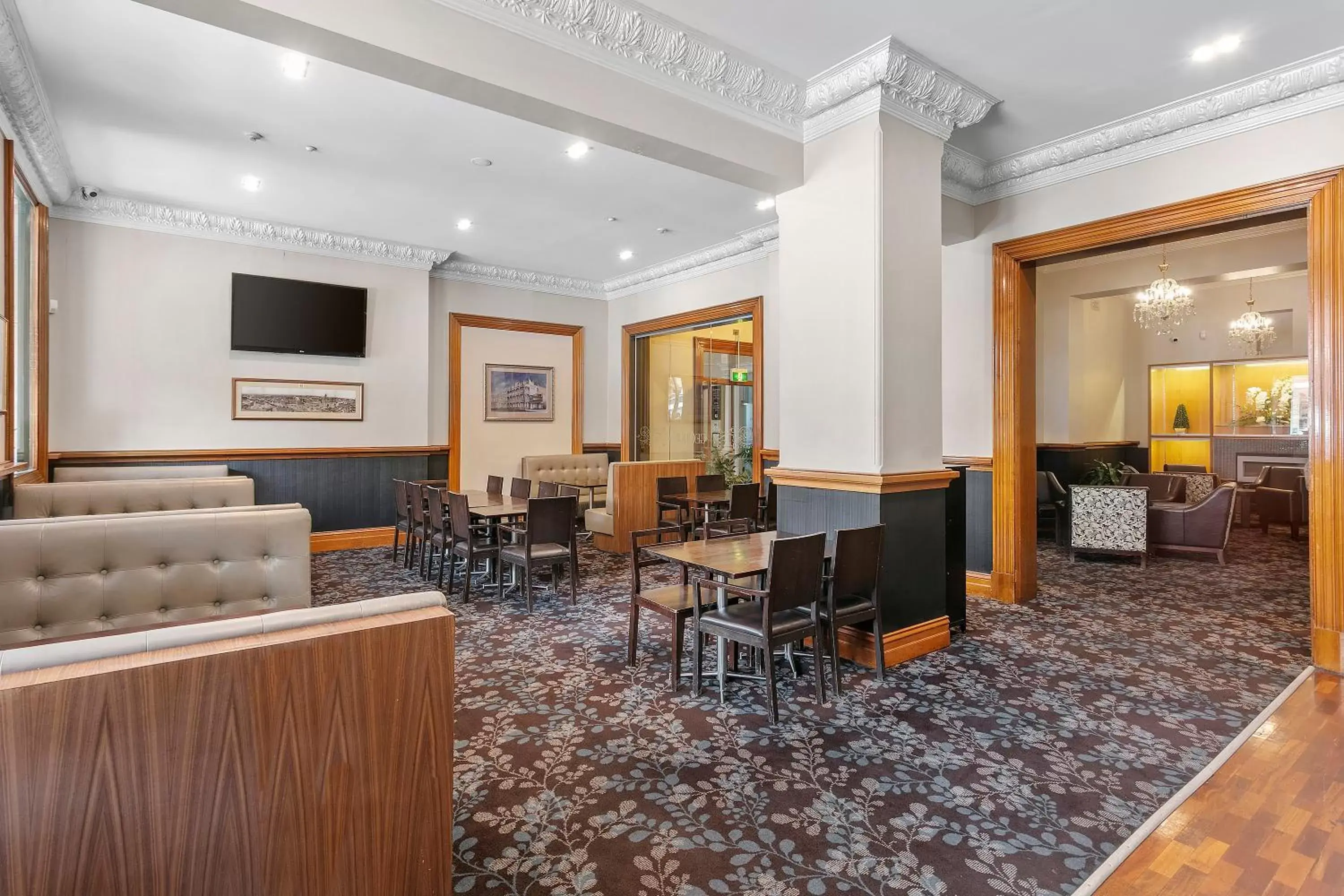 Seating area, Restaurant/Places to Eat in Quality Inn The George Hotel Ballarat