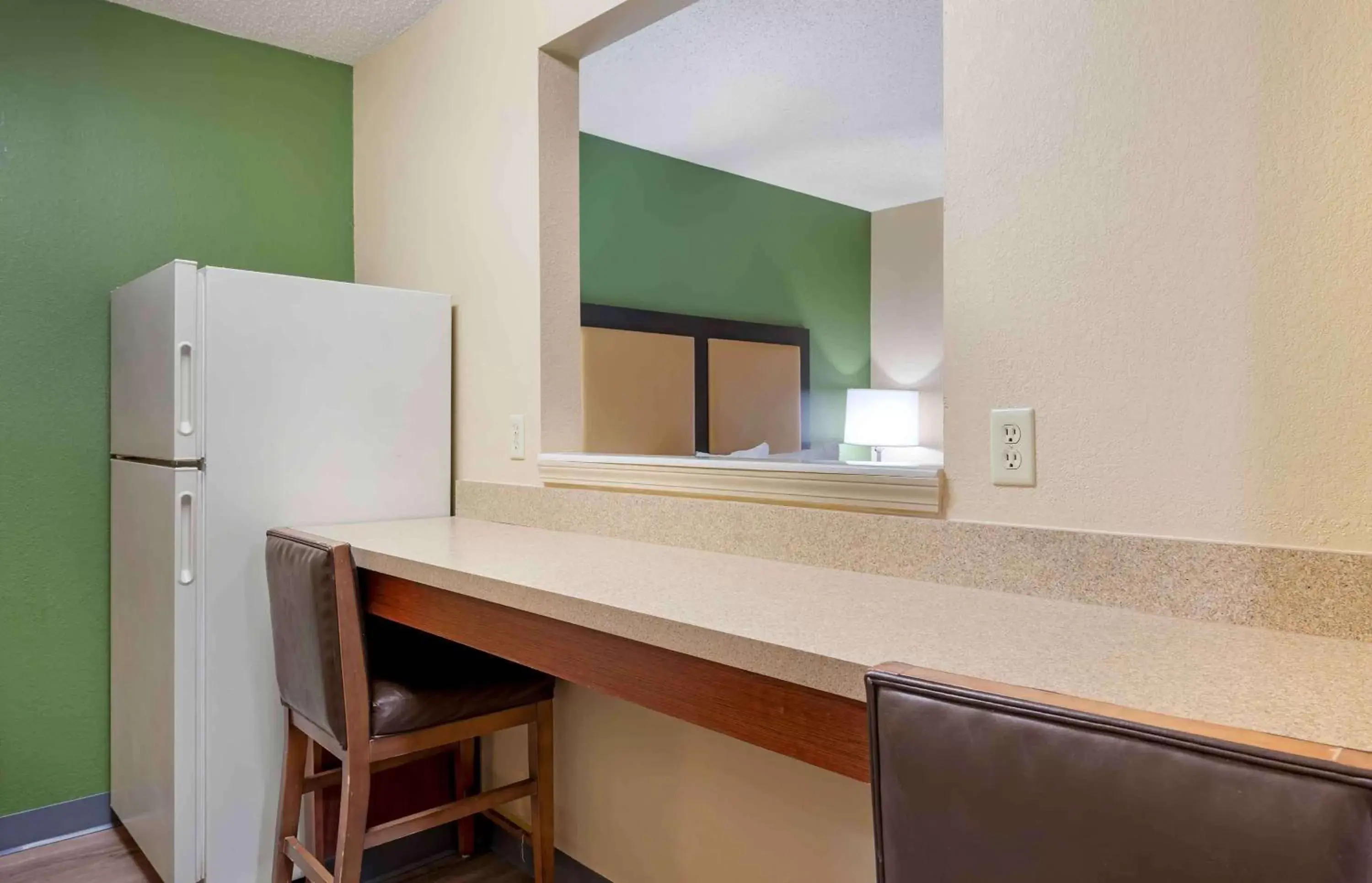 Bedroom, Bathroom in Extended Stay America Select Suites - South Bend - Mishawaka - South