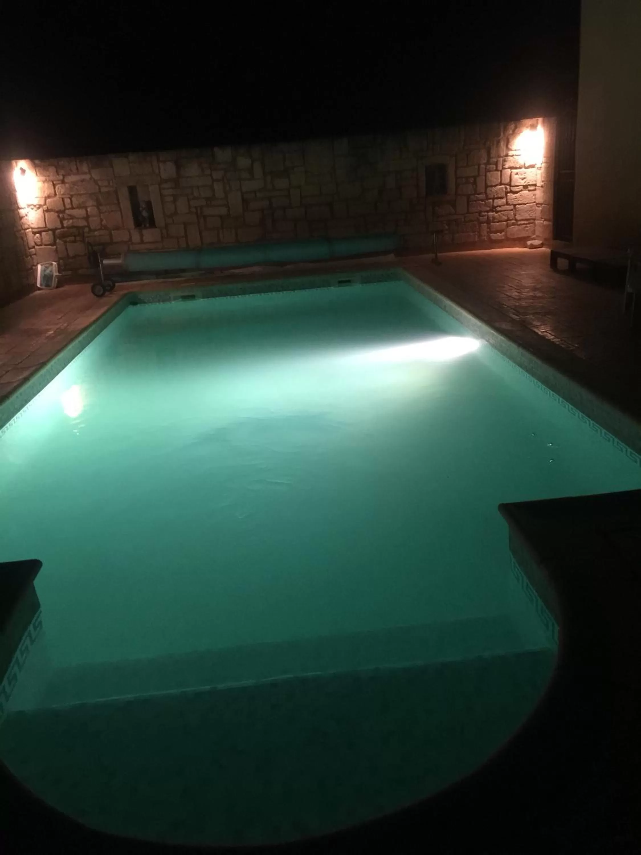 Swimming pool in chambre d'hotes les cigales