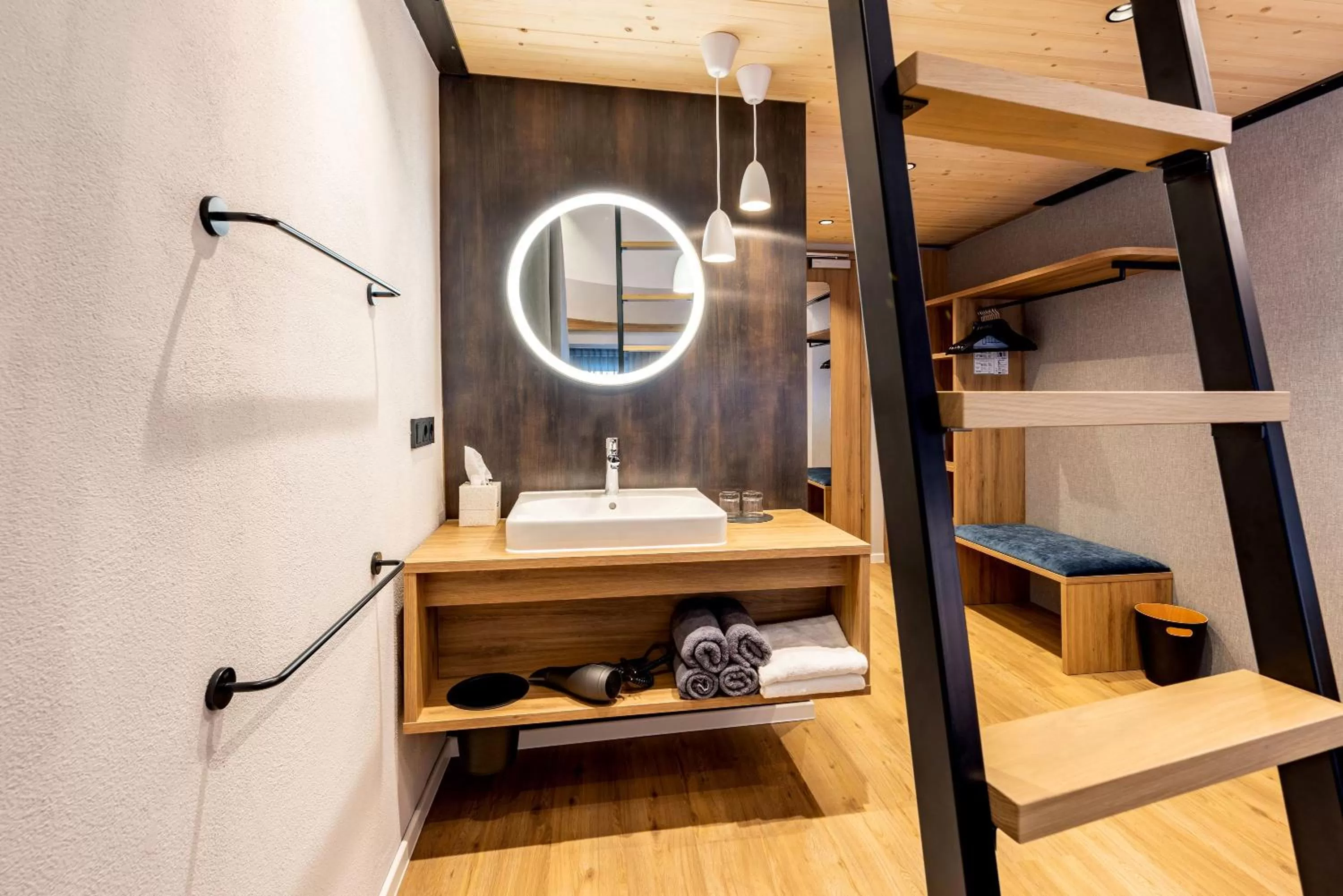 Bathroom, Bed in BOLLWERK Lifestyle Hotel, automatisiertes Hotel mit Self Check In