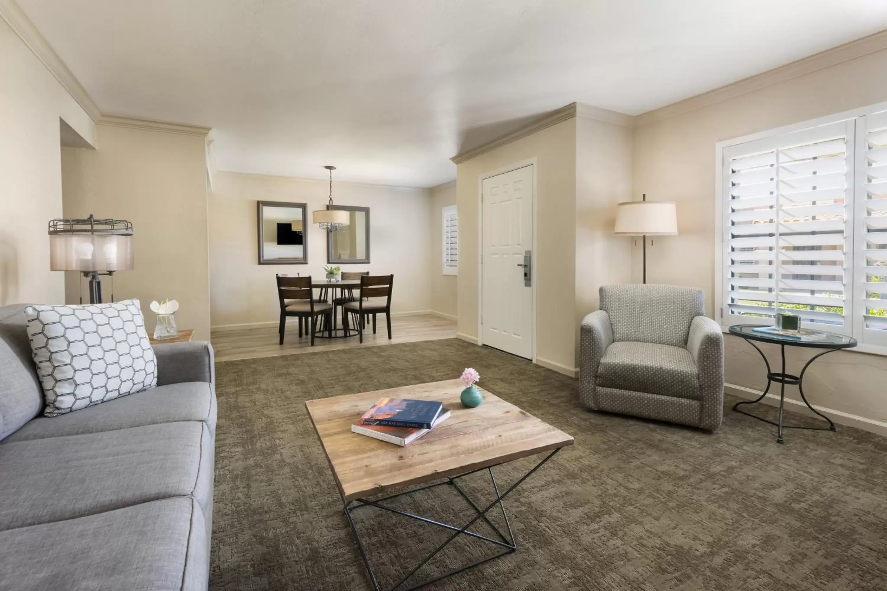 Living room, Seating Area in The Scottsdale Plaza Resort & Villas