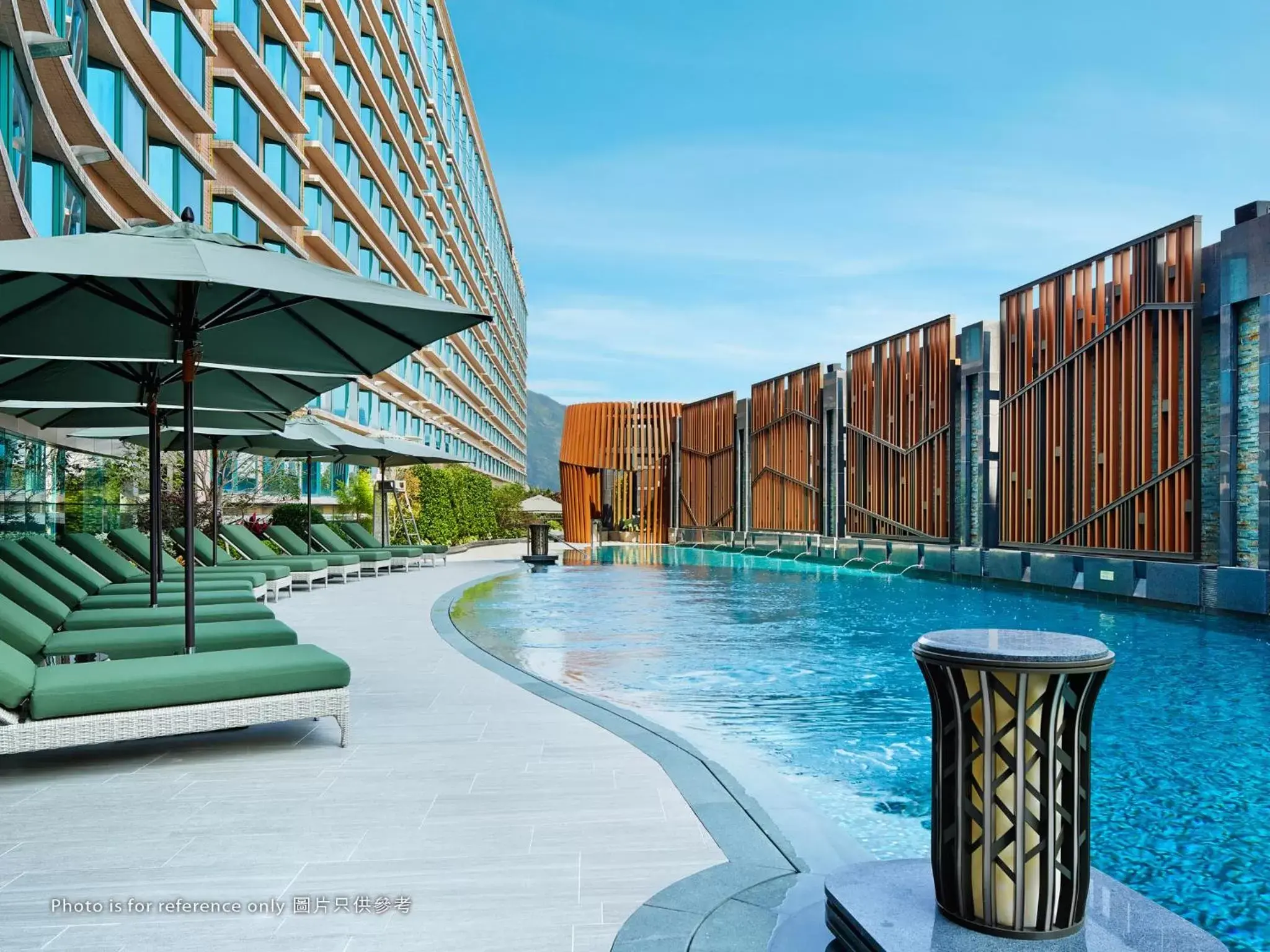 Swimming Pool in Royal Plaza Hotel