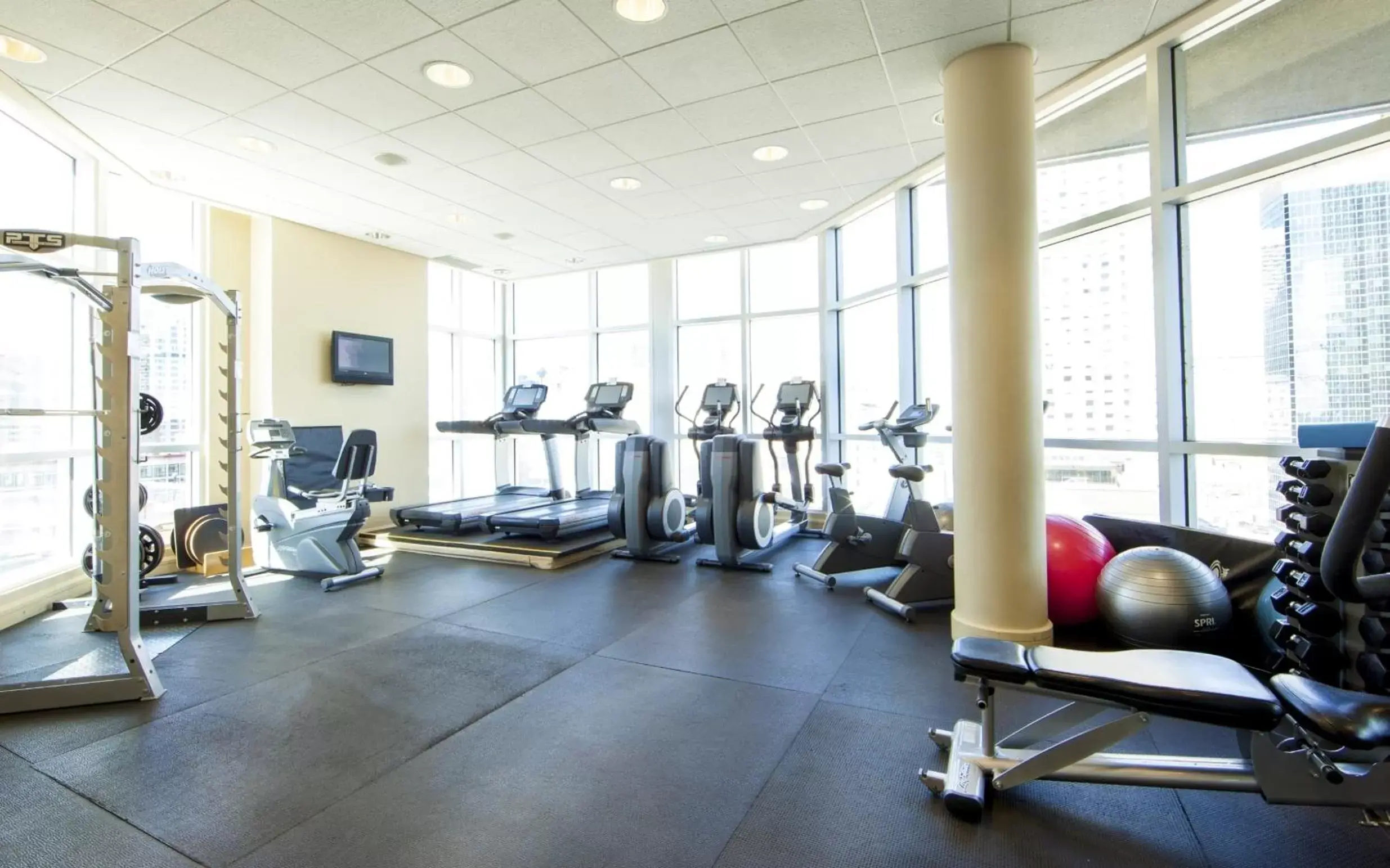 Fitness centre/facilities, Fitness Center/Facilities in Warwick Le Crystal - Montréal