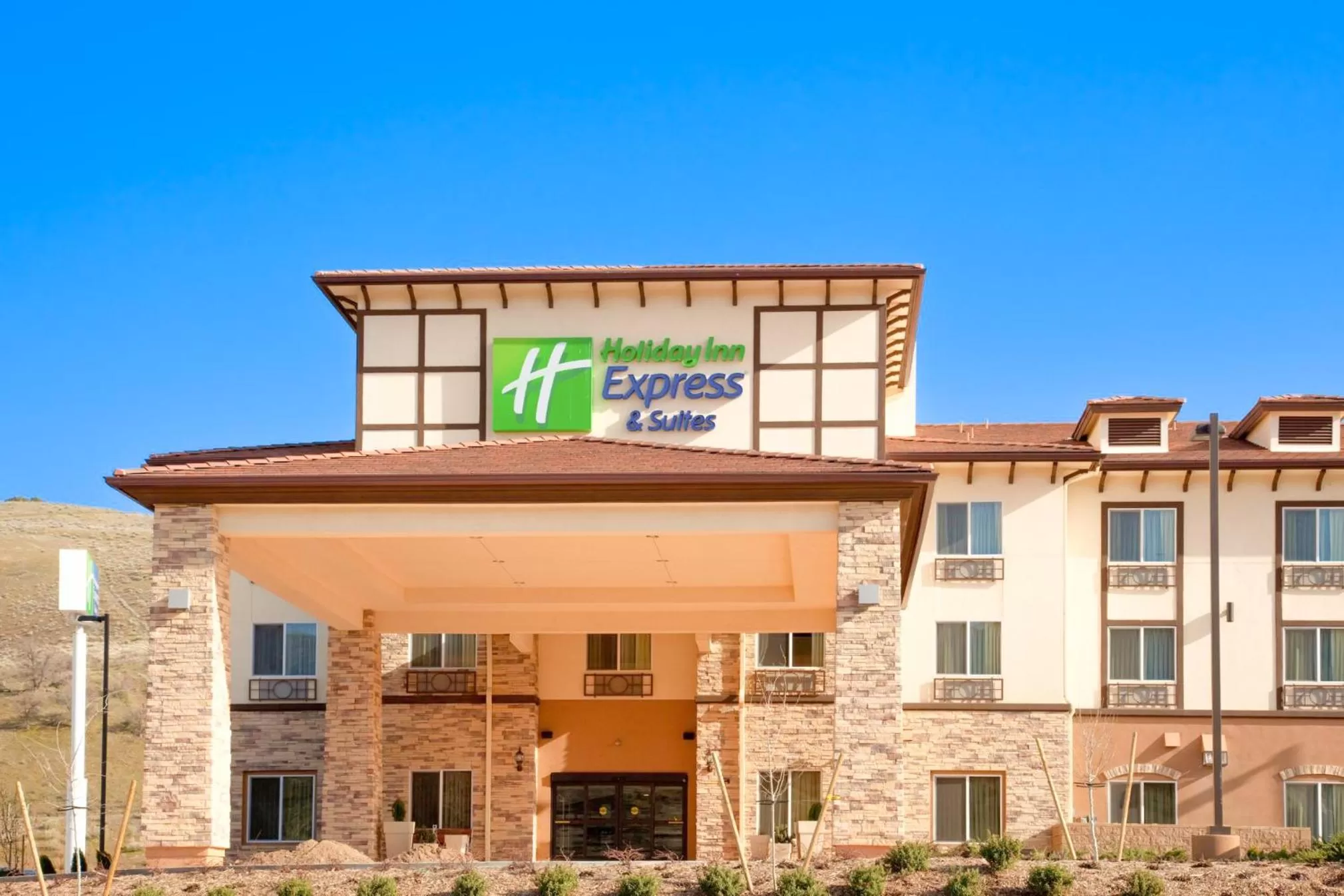 Property building in Holiday Inn Express & Suites Frazier Park by IHG