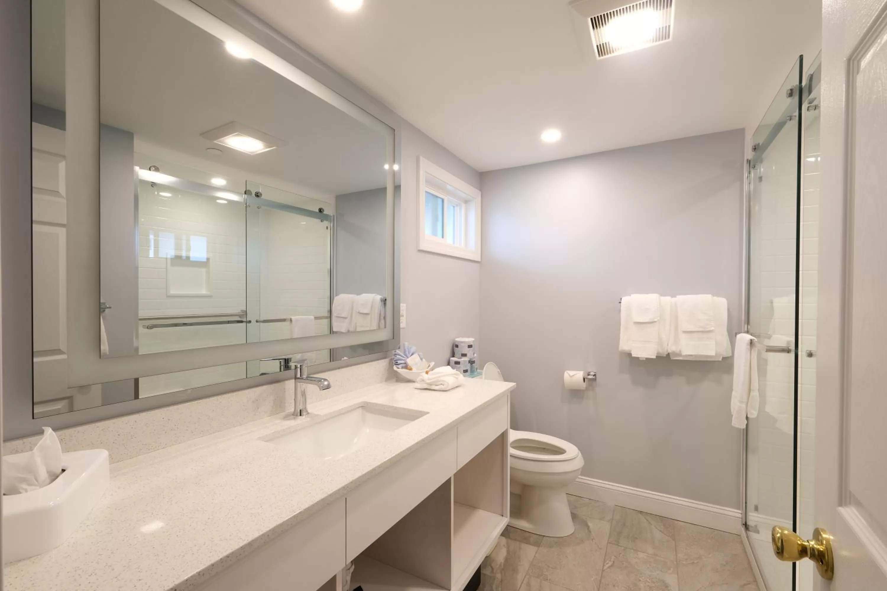 Bathroom in Norseman Resort on the Beach