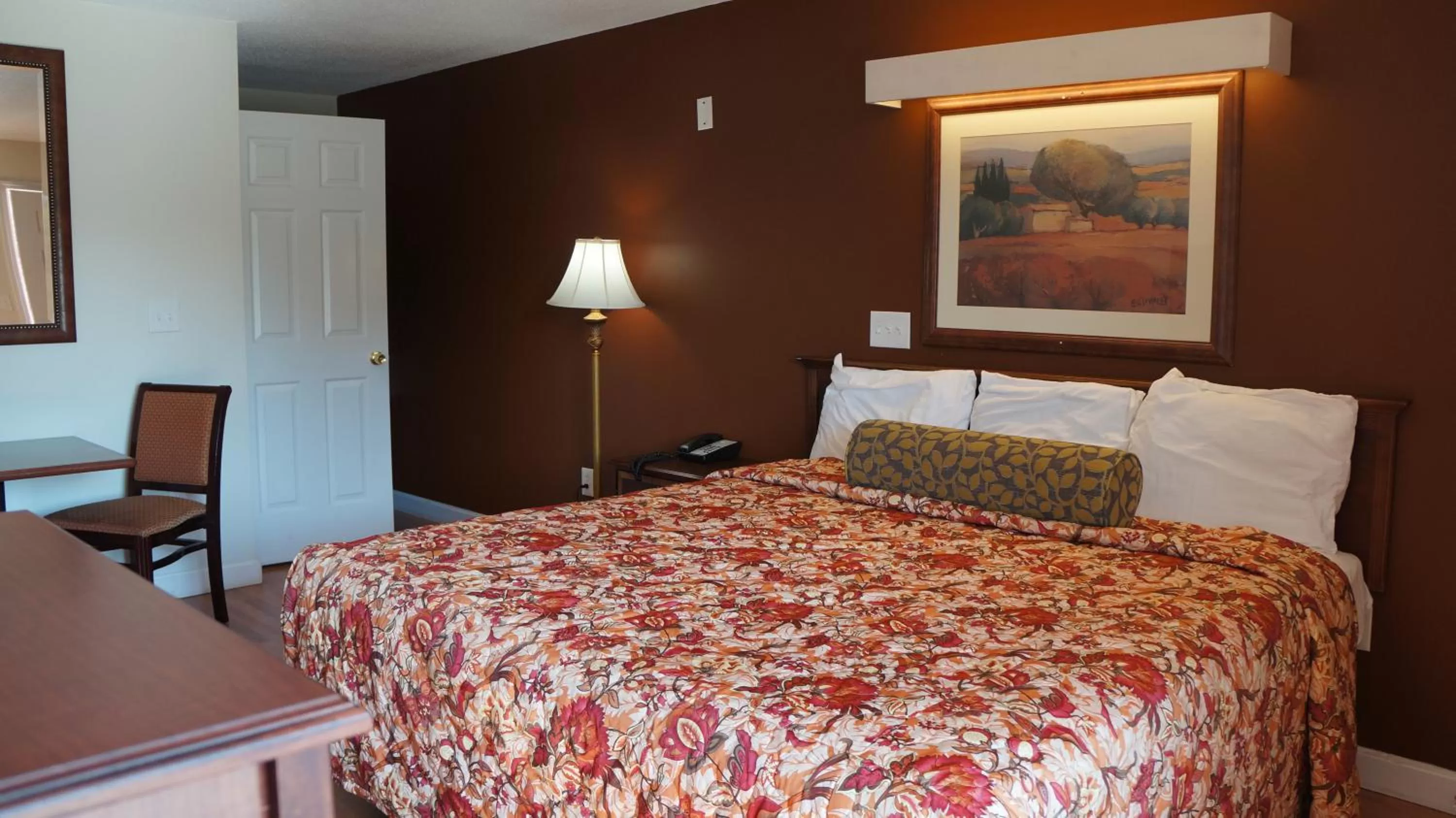 Bed in Classic Motor Lodge Providence - West Greenwich