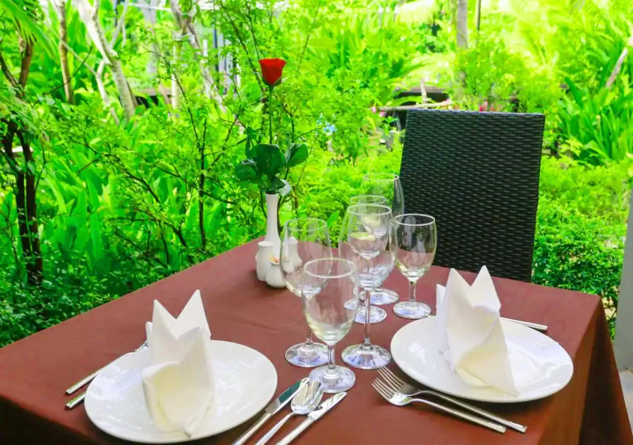 Restaurant/Places to Eat in Ladear Privilege Rooms