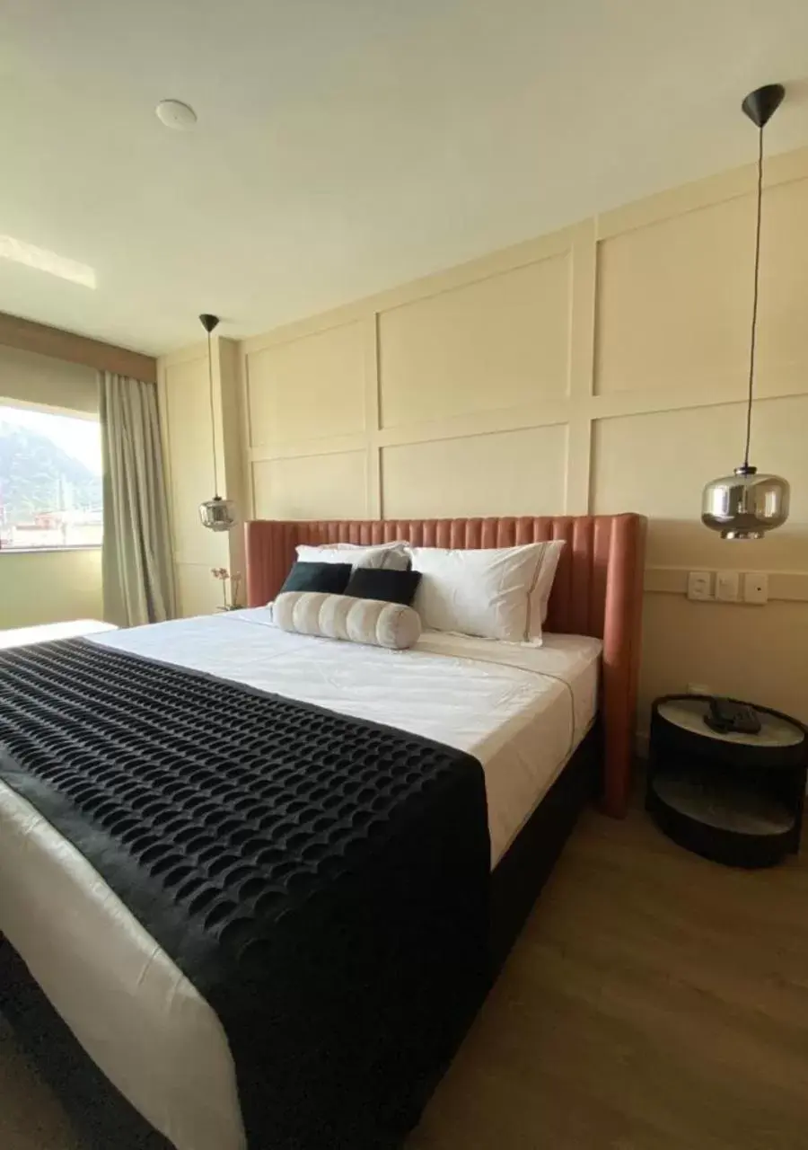 Bedroom, Bed in Mirasol Copacabana Hotel