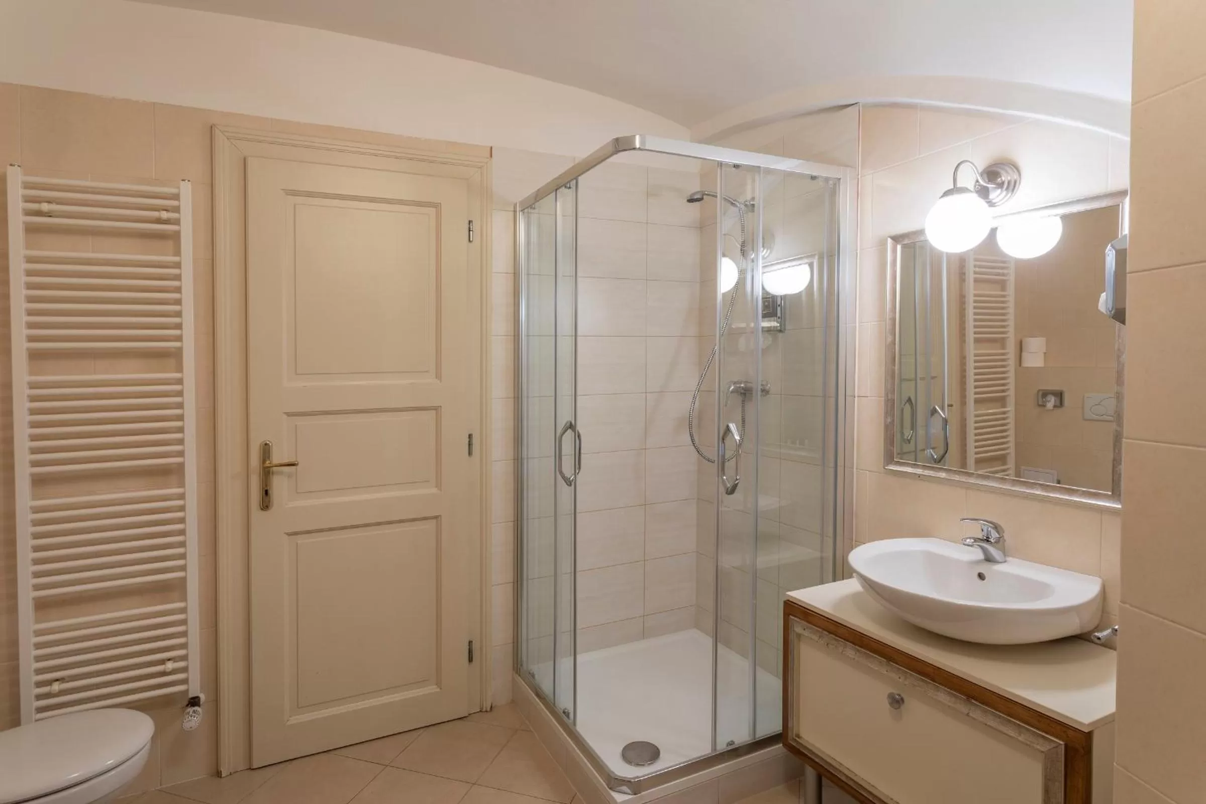 Shower in Three Golden Crowns Apartments