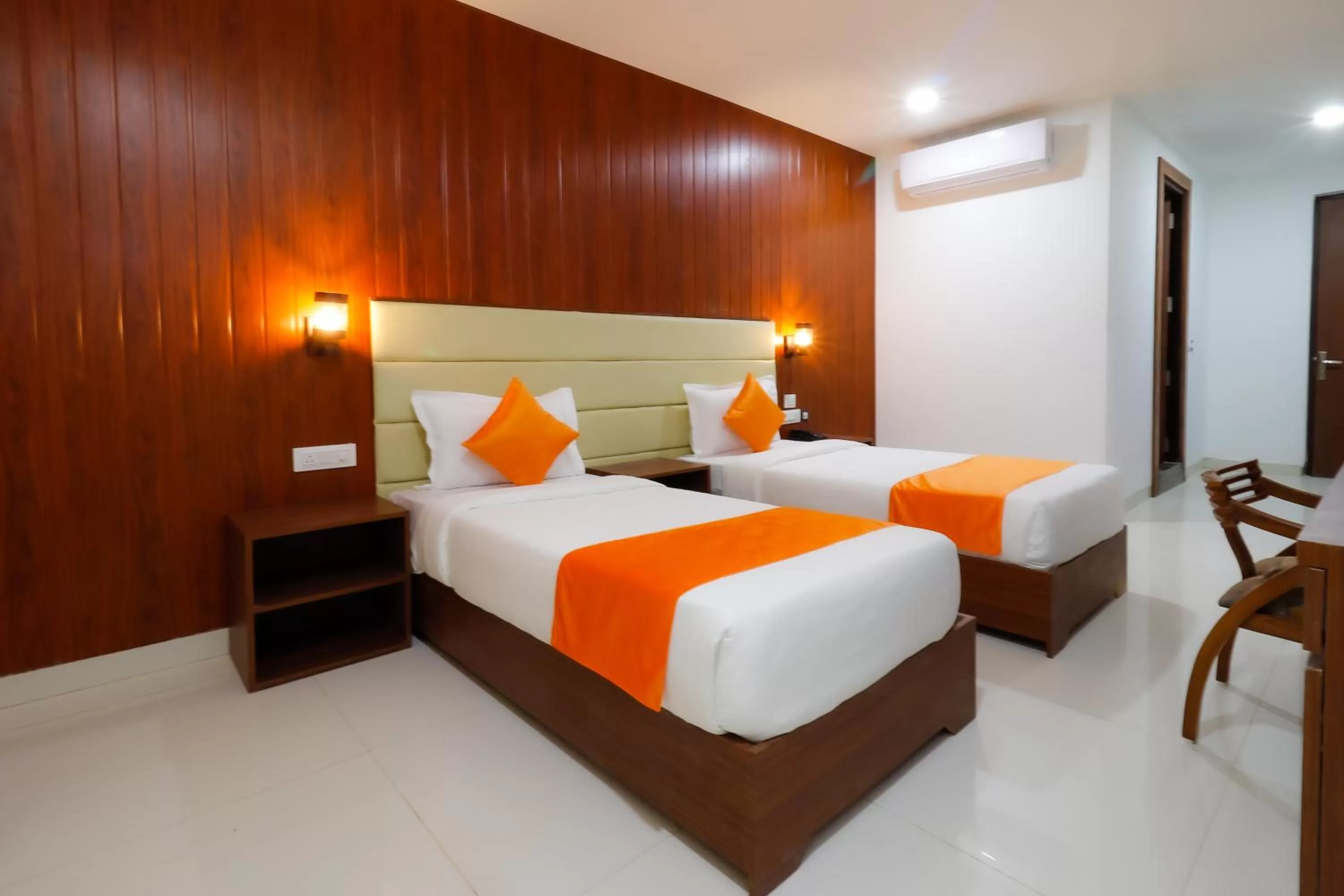 Bedroom, Bed in Miranda Beach Resort Baga