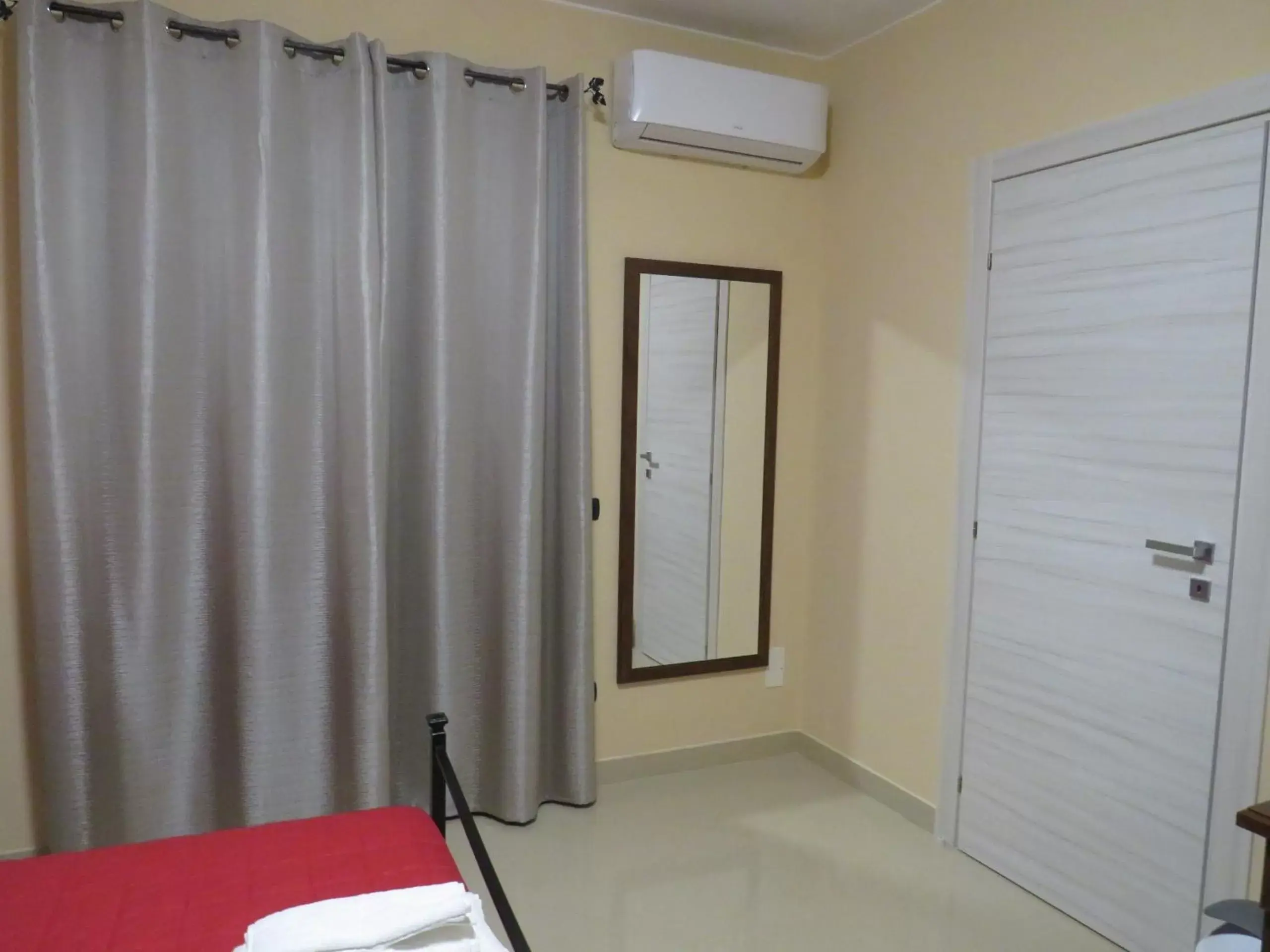 air conditioner, Bed in B&B Romano