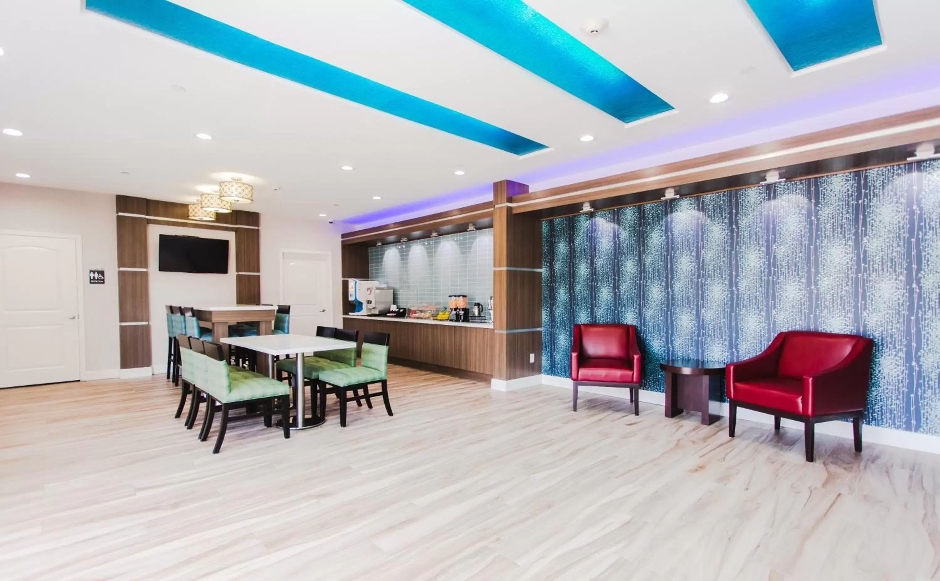 Lobby or reception in Express Inn - Spring Lobby or reception in Express Inn - Spring