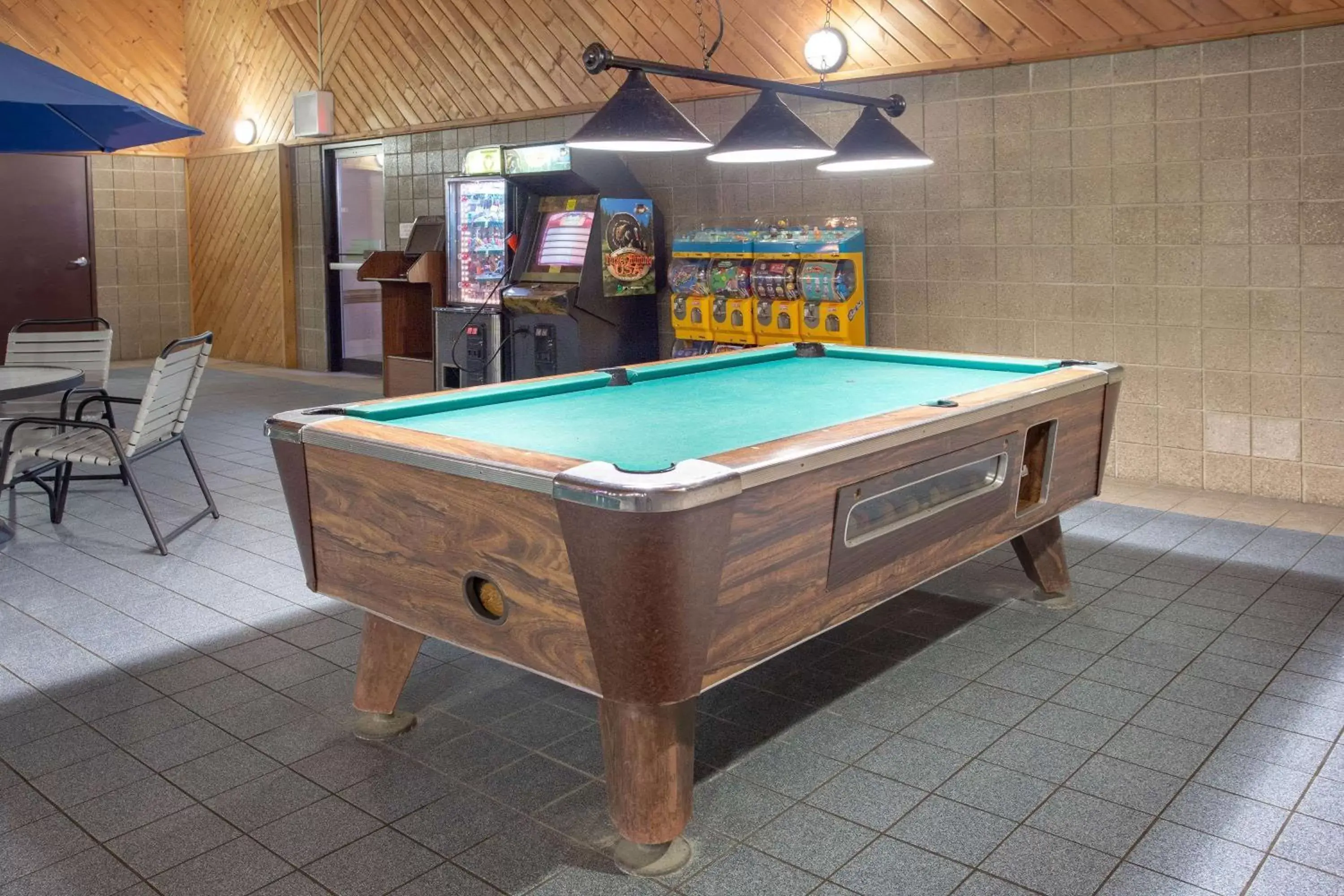 Game Room, Billiards in AmericInn by Wyndham Green Bay West