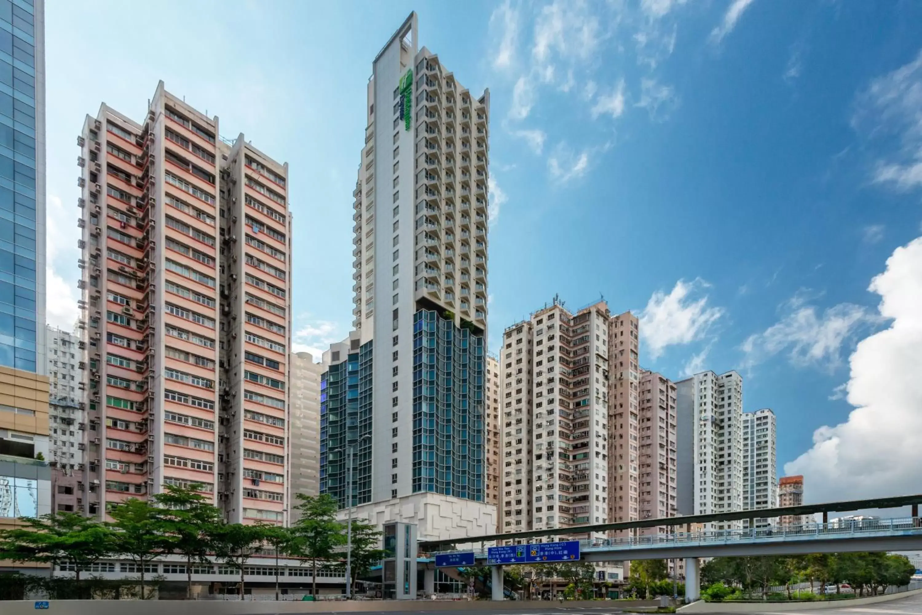 Property building in Holiday Inn Express Hong Kong Mongkok, an IHG Hotel