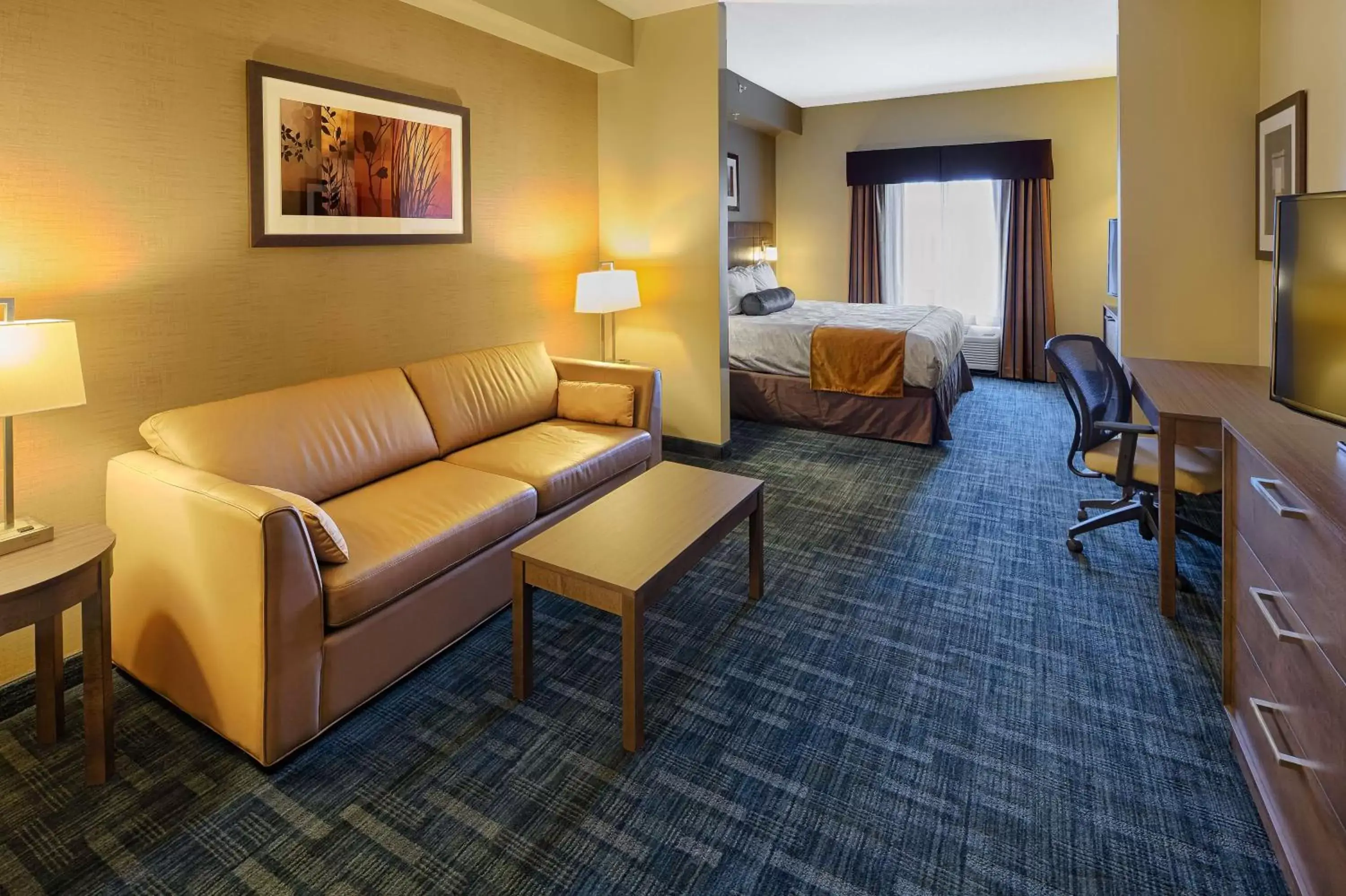 Photo of the whole room, Seating Area in Best Western Plus Winnipeg West