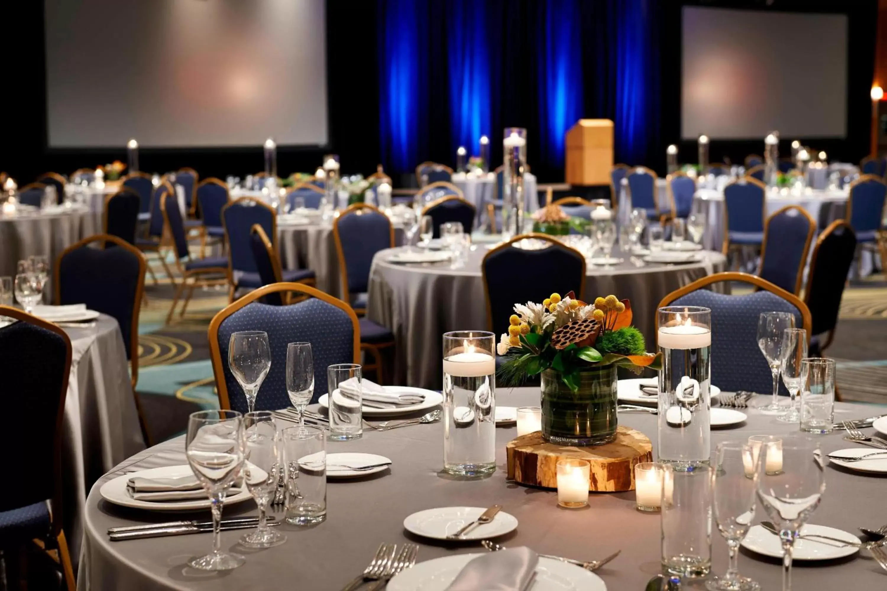 Meeting/conference room, Restaurant/Places to Eat in Detroit Marriott at the Renaissance Center